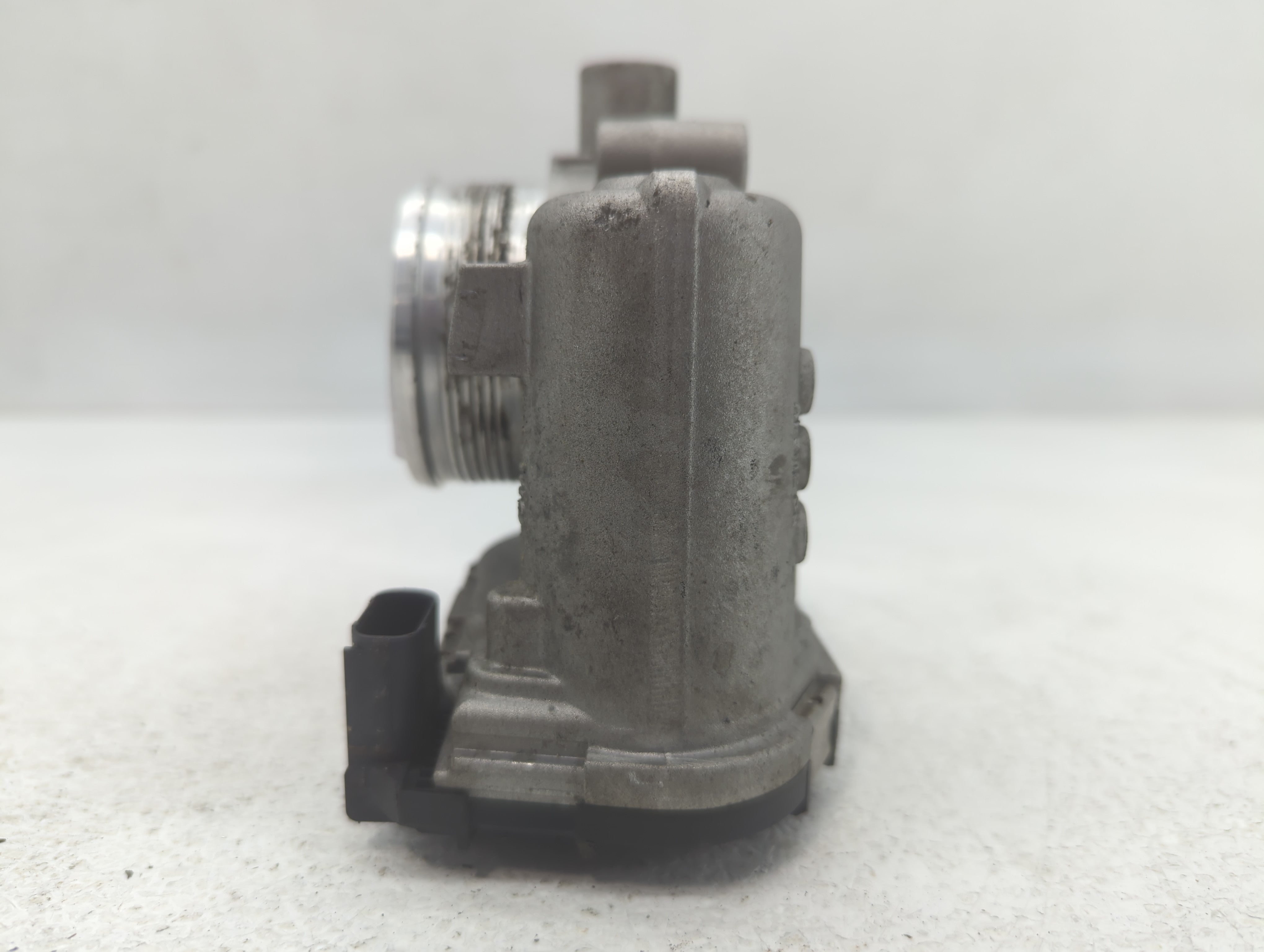 2012-2013 Ford Focus Throttle Body P/N:CMSE 9F991AD Fits Fits 2012 2013 2014 2015 2016 2017 OEM Used Auto Parts - Oemusedautoparts1.com