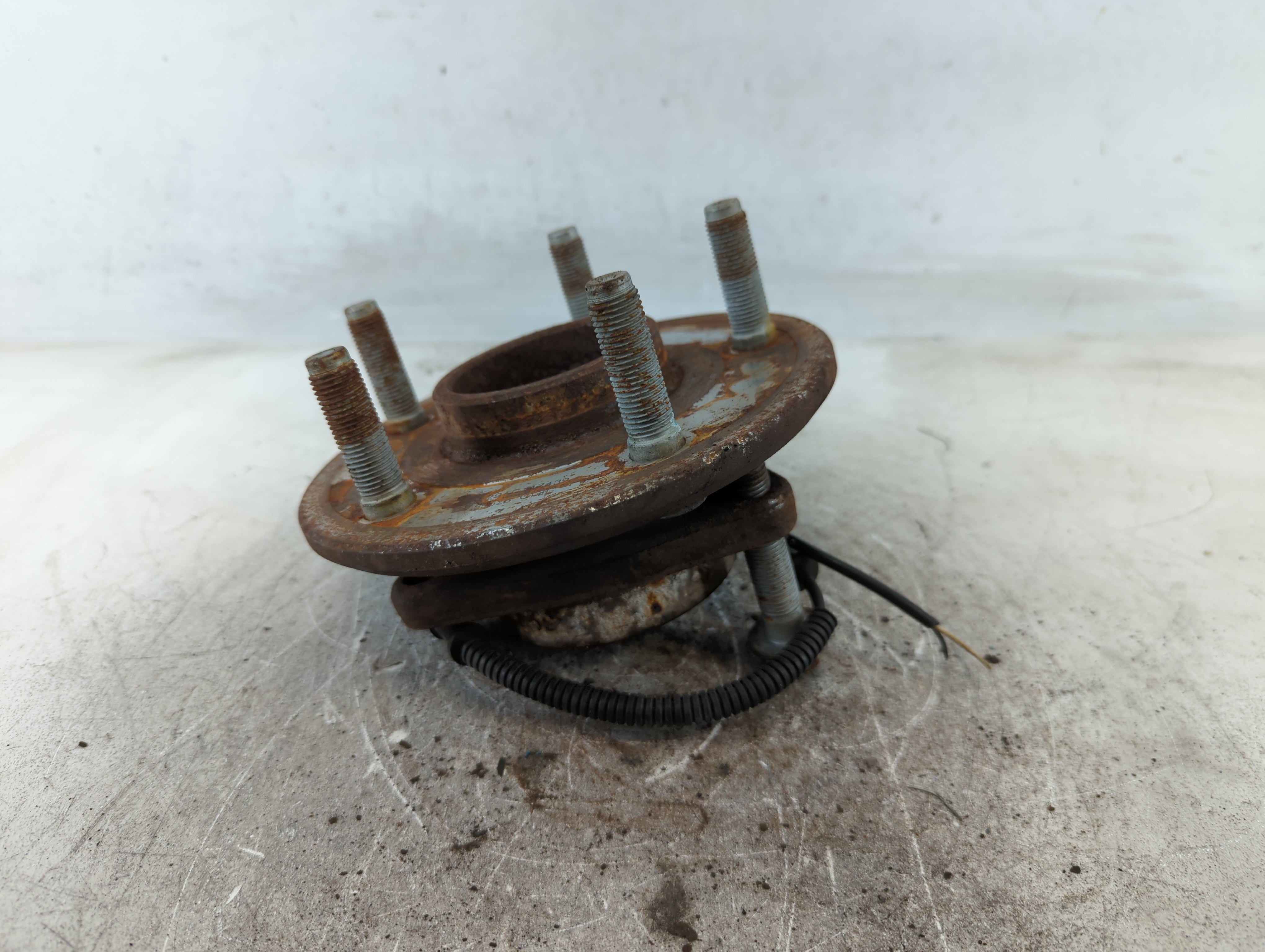 2013 Ram 1500 WHEEL HUB - Oemusedautoparts1.com
