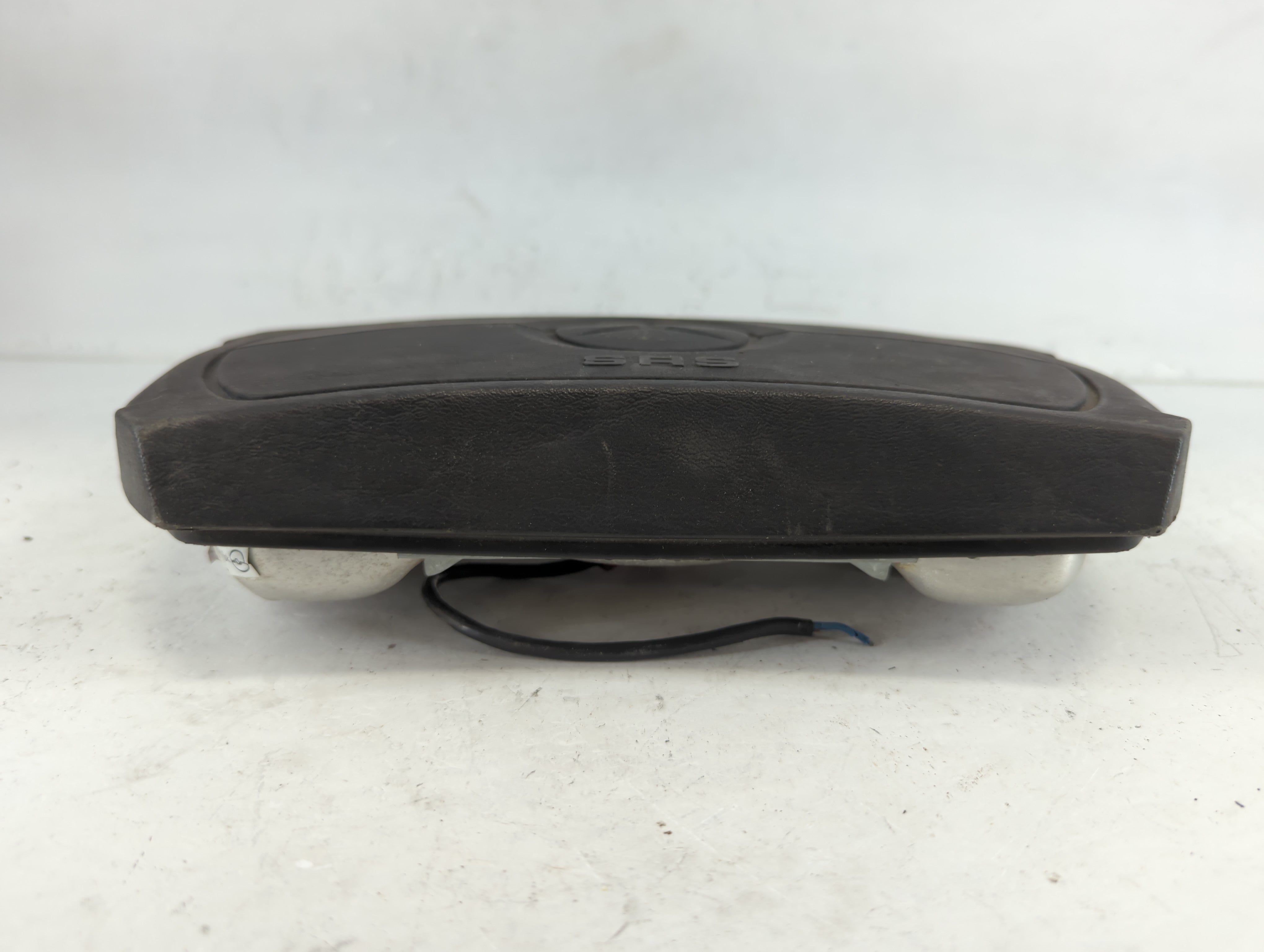 1997 Mercedes-Benz 560sec Air Bag Passenger Right Knee OEM P/N:A86T2810131 BC-GG 60 7580 Fits OEM Used Auto Parts - Oemusedautoparts1.com