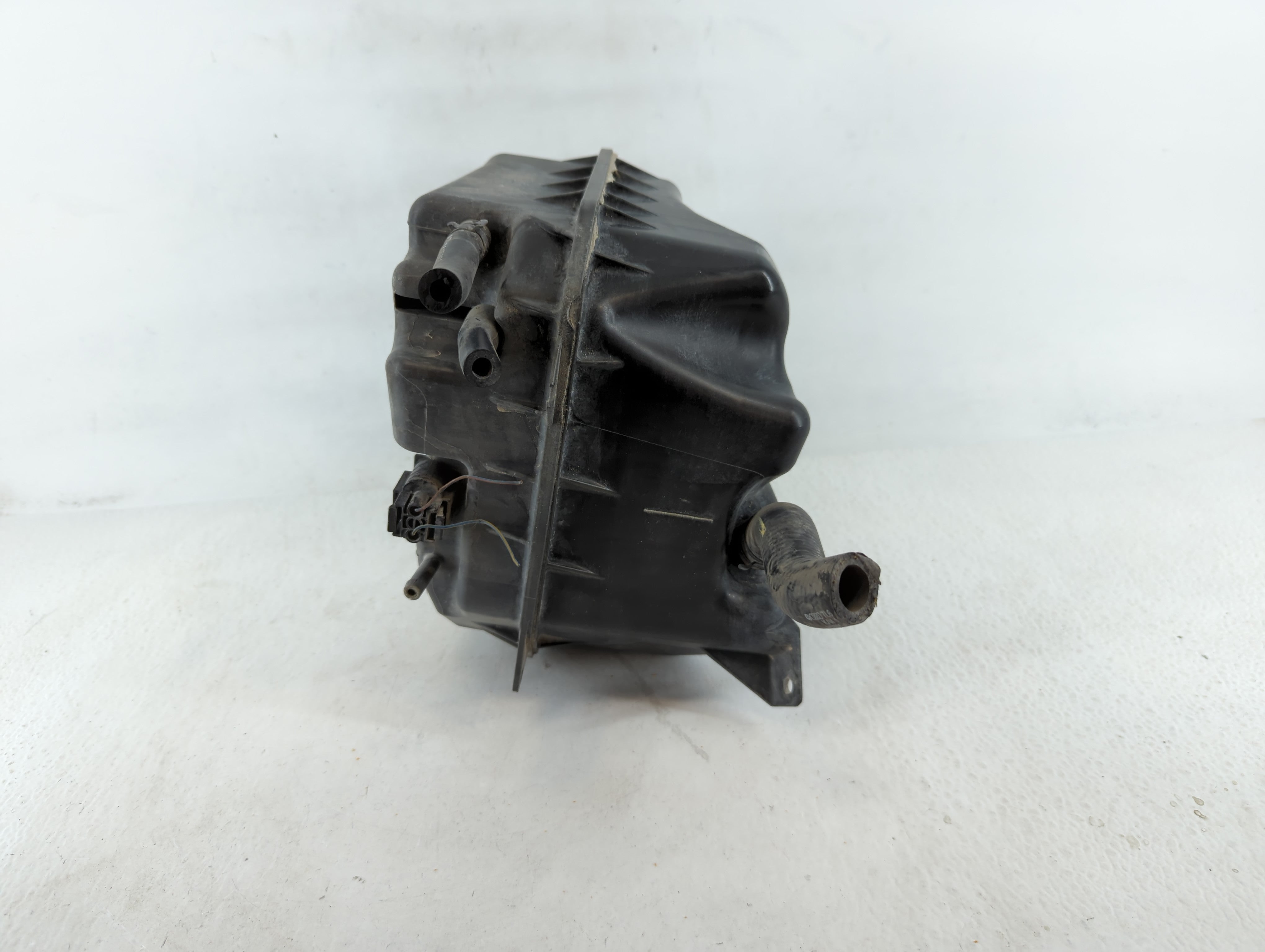 2013-2016 Chevrolet Malibu Windshield Washer Fluid Reservoir Bottle Oem - Oemusedautoparts1.com