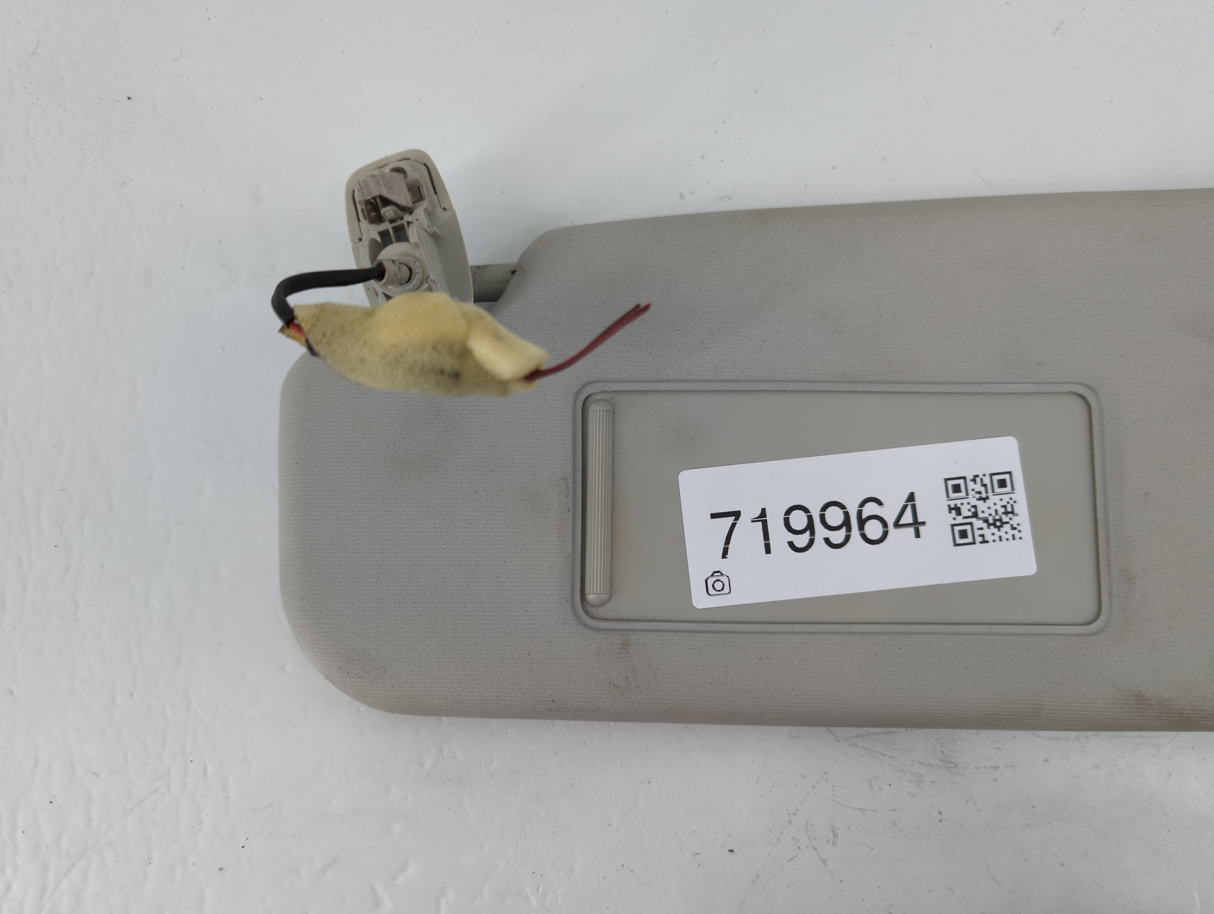 2011-2018 Volkswagen Jetta Sun Visor Shade Replacement Passenger Right Mirror Fits Fits 2011 2012 2013 2014 2015 2016 2017 2018 OEM Used Auto Parts - Oemusedautoparts1.com