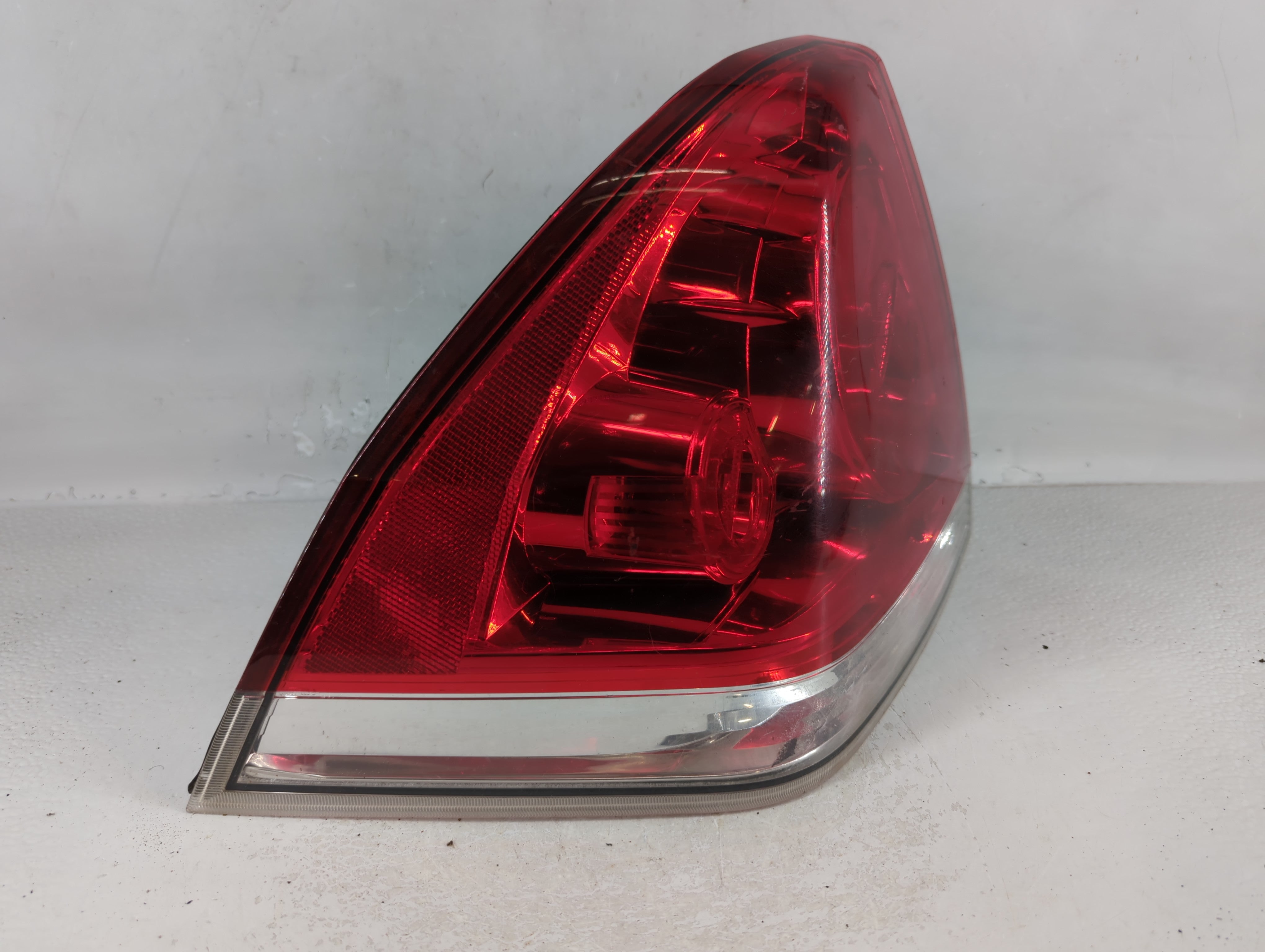 2006-2016 Chevrolet Impala Tail Light Assembly Passenger Right OEM P/N:25880343 Fits OEM Used Auto Parts - Oemusedautoparts1.com