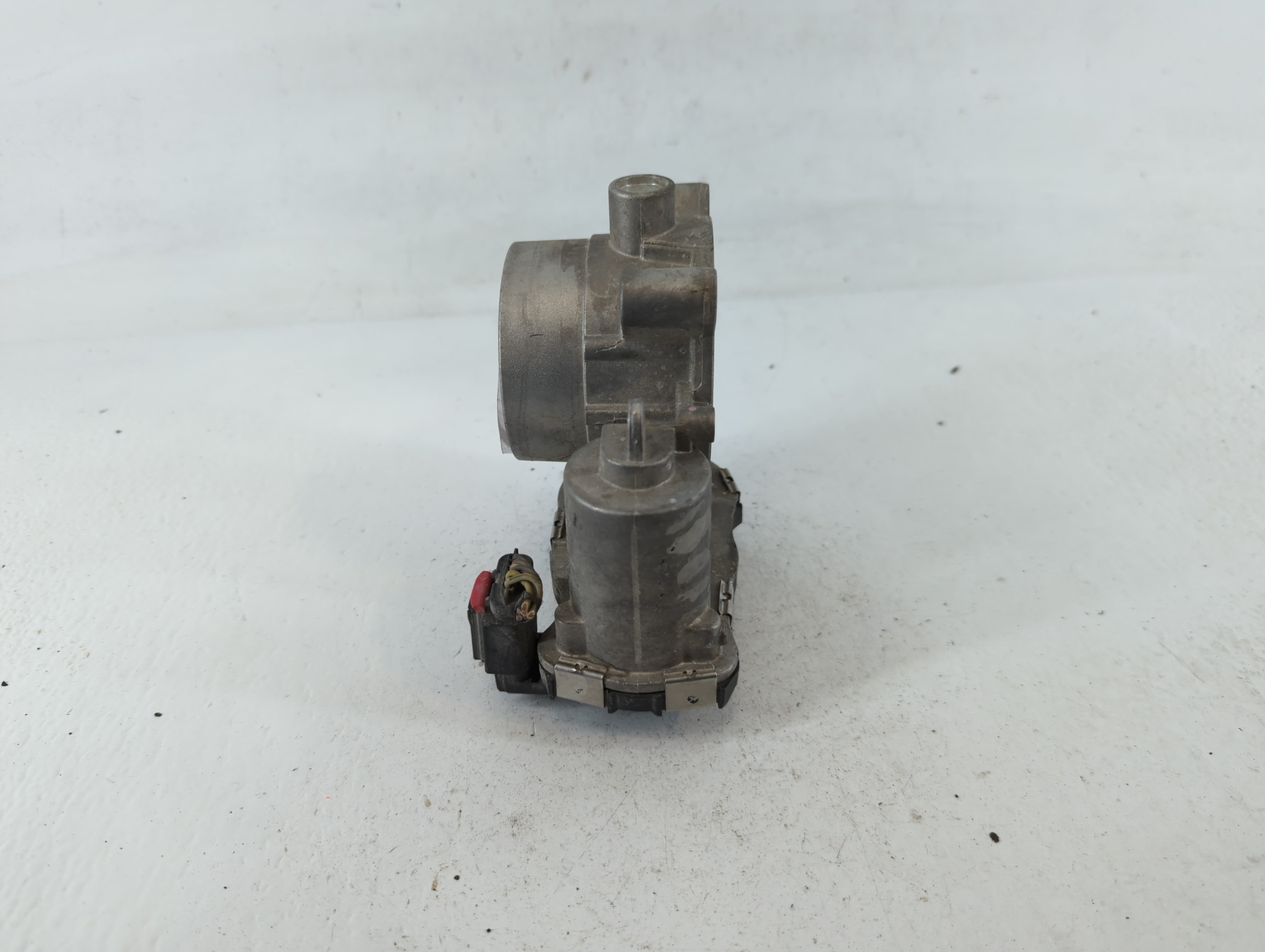 2015-2017 Chrysler 200 Throttle Body P/N:04891970AR Fits Fits 2014 2015 2016 2017 2018 2019 2020 2021 2022 OEM Used Auto Parts - Oemusedautoparts1.com