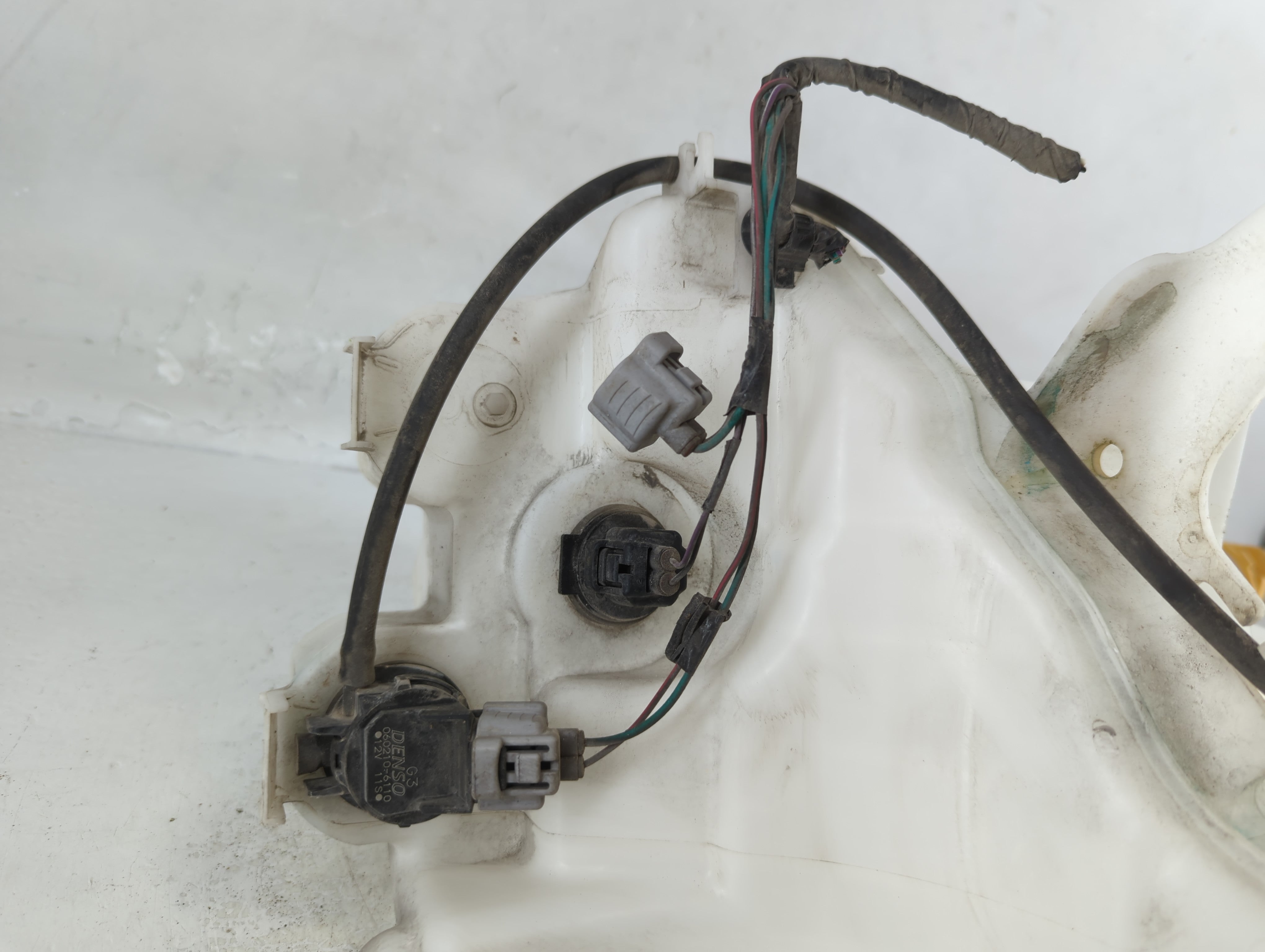 2015-2019 Subaru Legacy Windshield Washer Fluid Reservoir Bottle Oem - Oemusedautoparts1.com