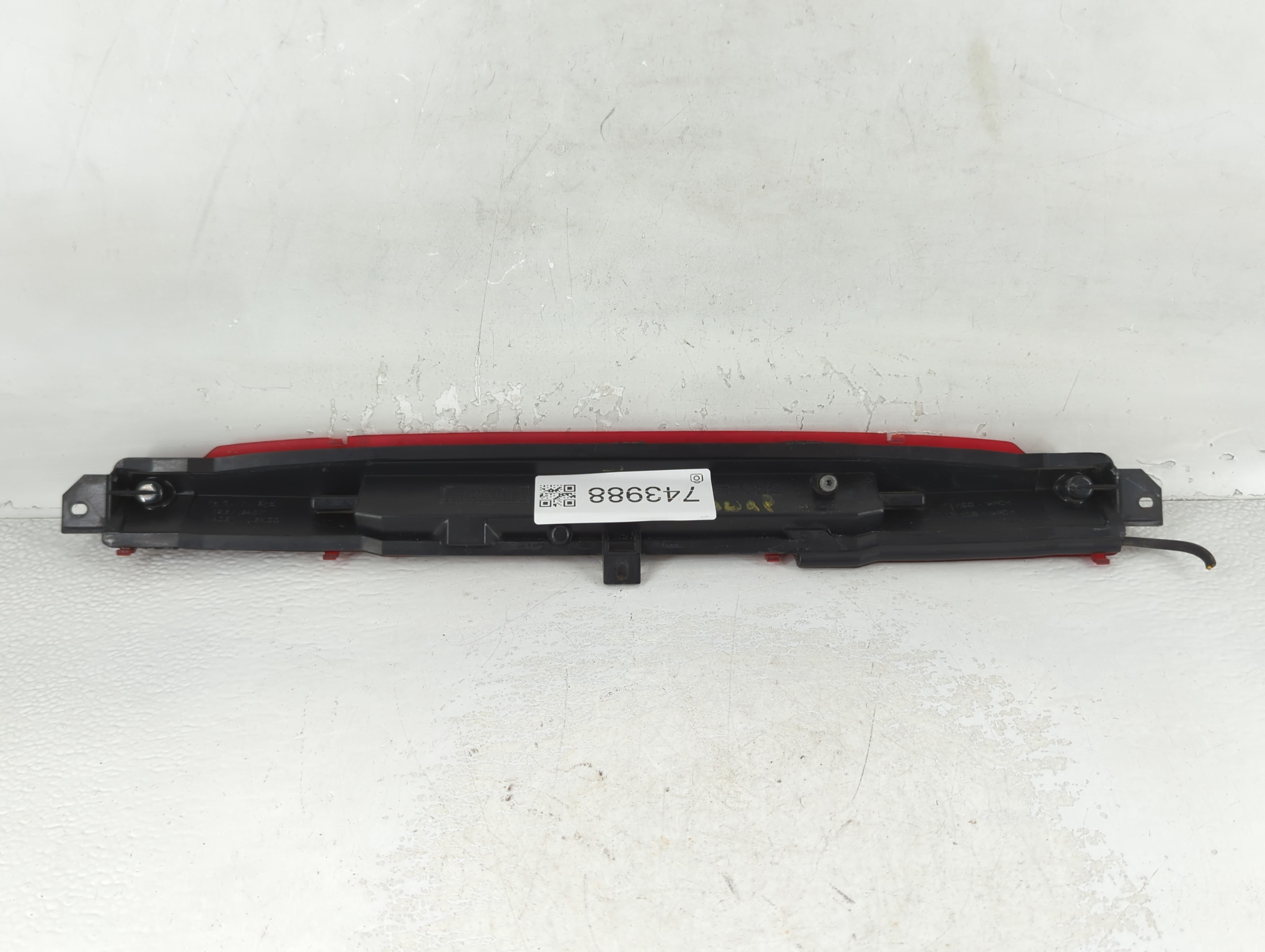 2004 Chevrolet Trailblazer Ext Third Brake Light Tail Light Fits OEM Used Auto Parts - Oemusedautoparts1.com