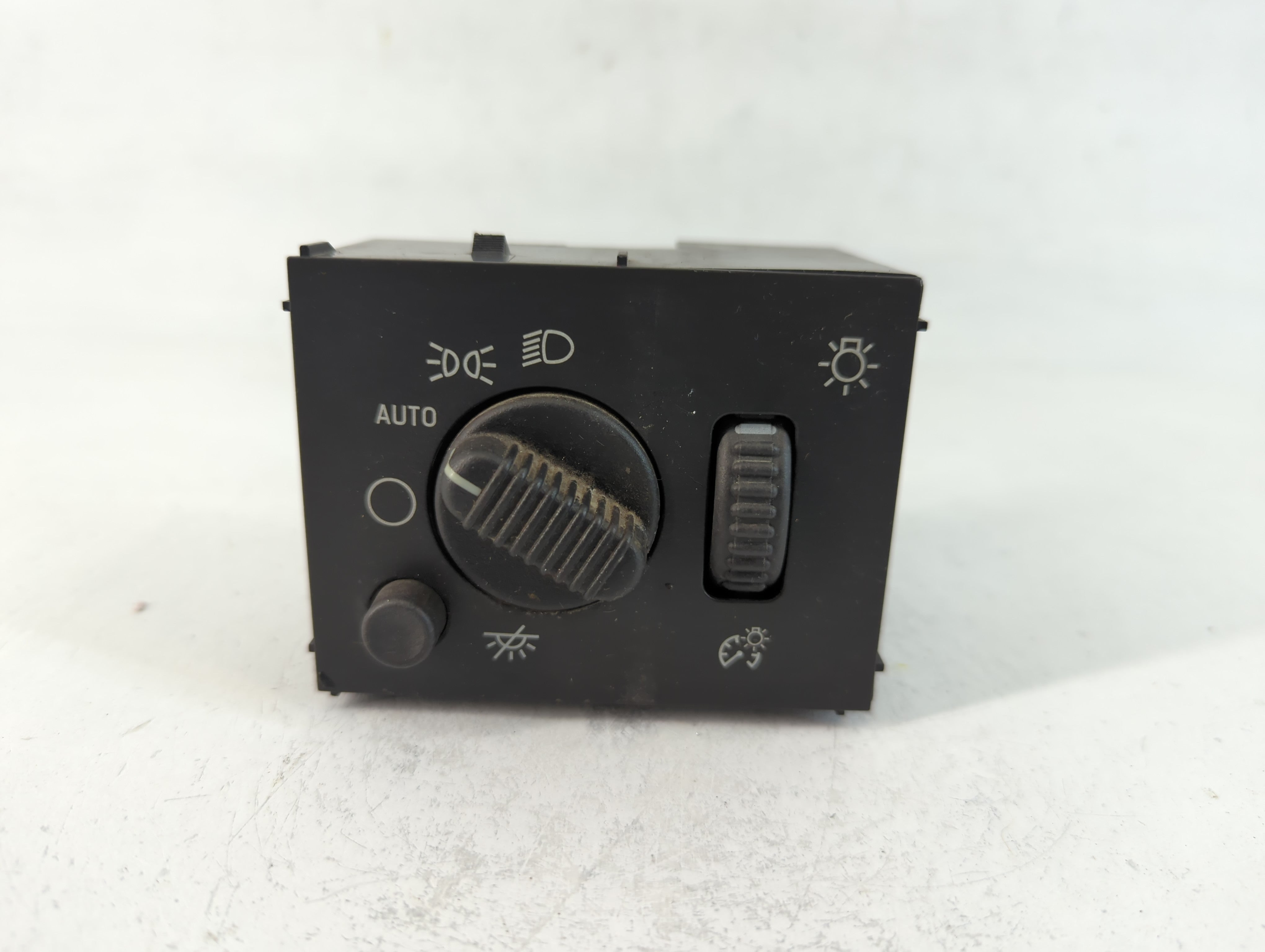 Chevrolet Avalanche Headlight Lamp Control Switch - Oemusedautoparts1.com