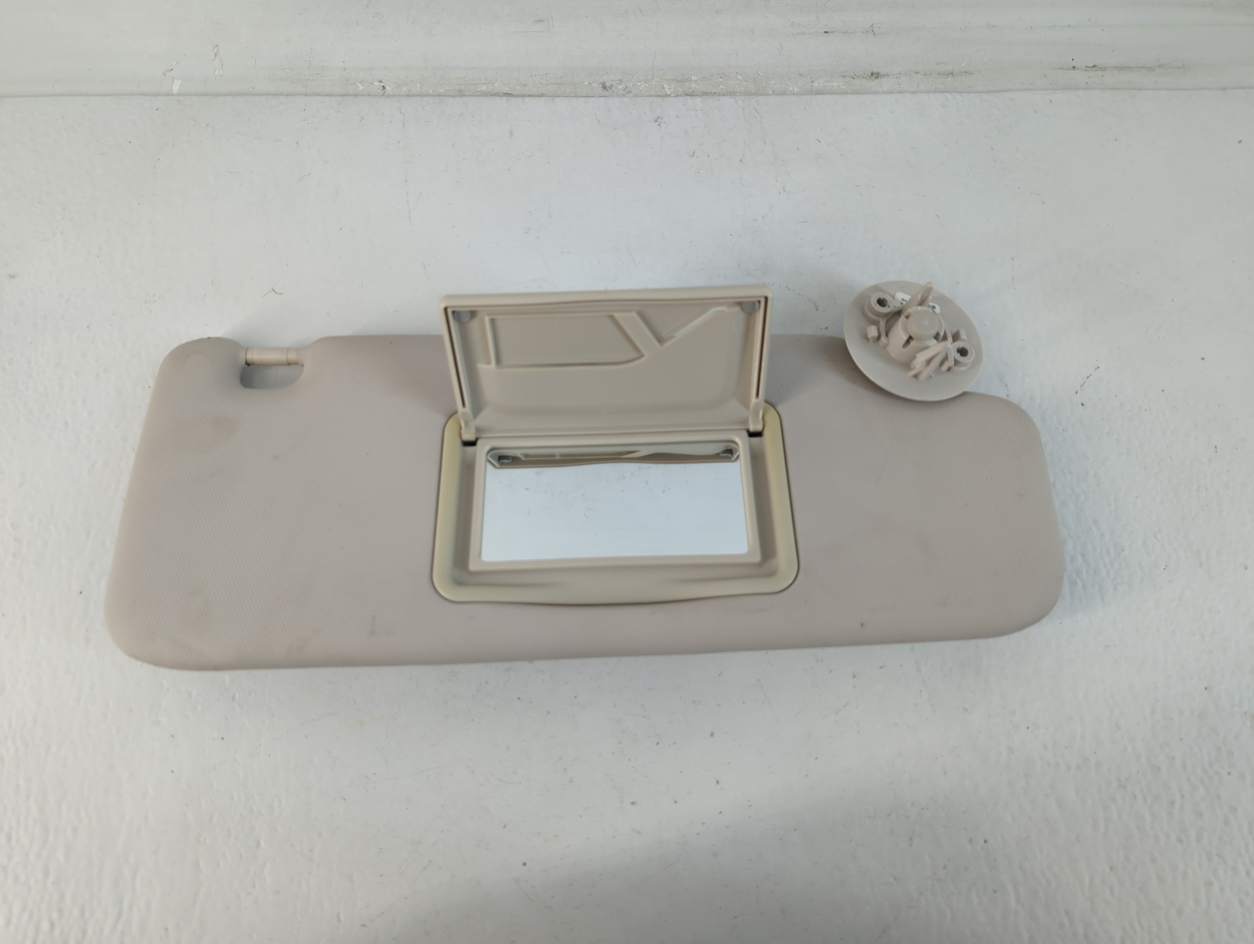 2014 Chevrolet Tahoe Sun Visor Shade Replacement Passenger Right Mirror Fits OEM Used Auto Parts - Oemusedautoparts1.com
