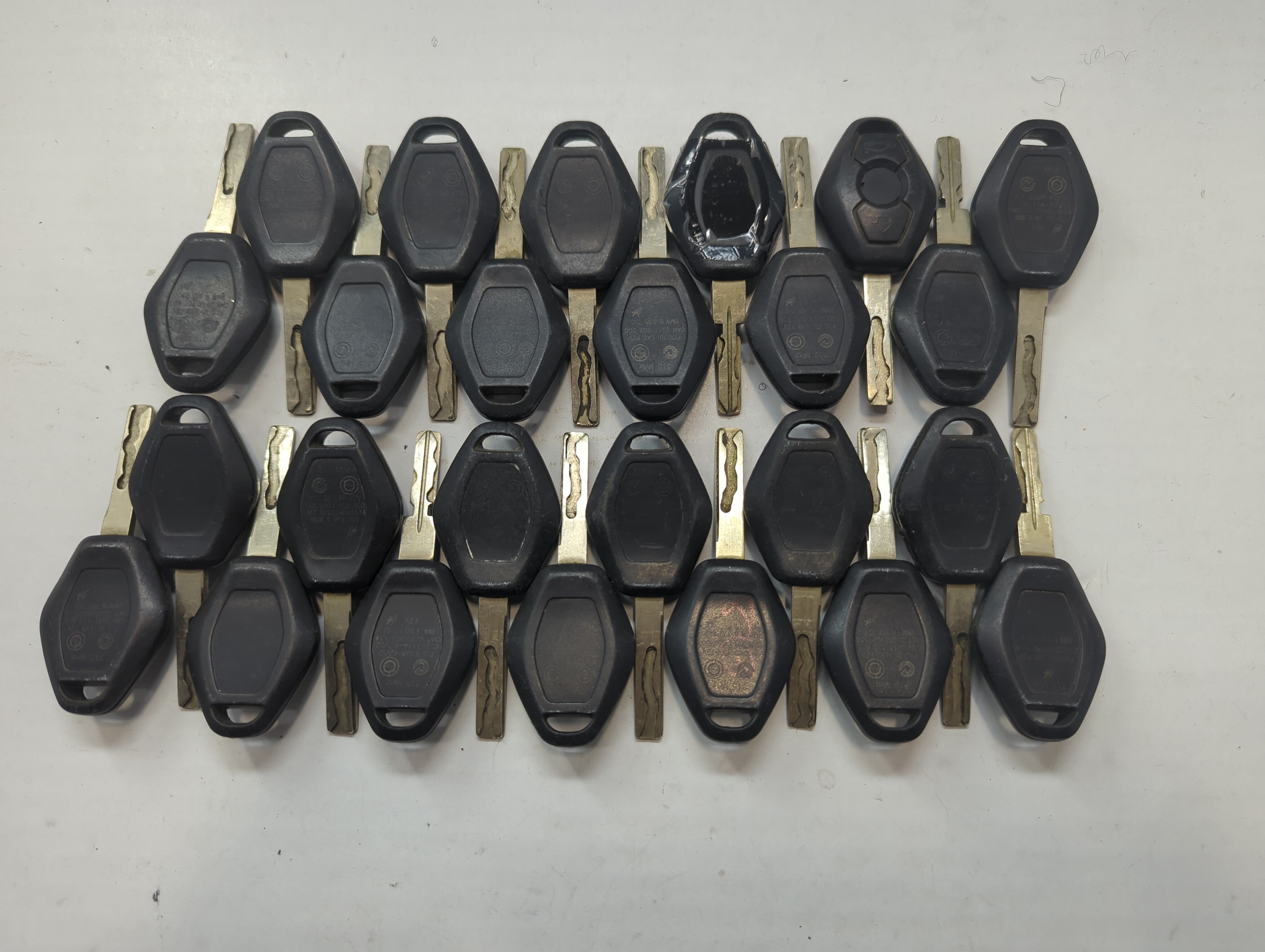 Lot of 25 Bmw Keyless Entry Remote Fob MIXED FCC IDS MIXED PART NUMBERS - Oemusedautoparts1.com