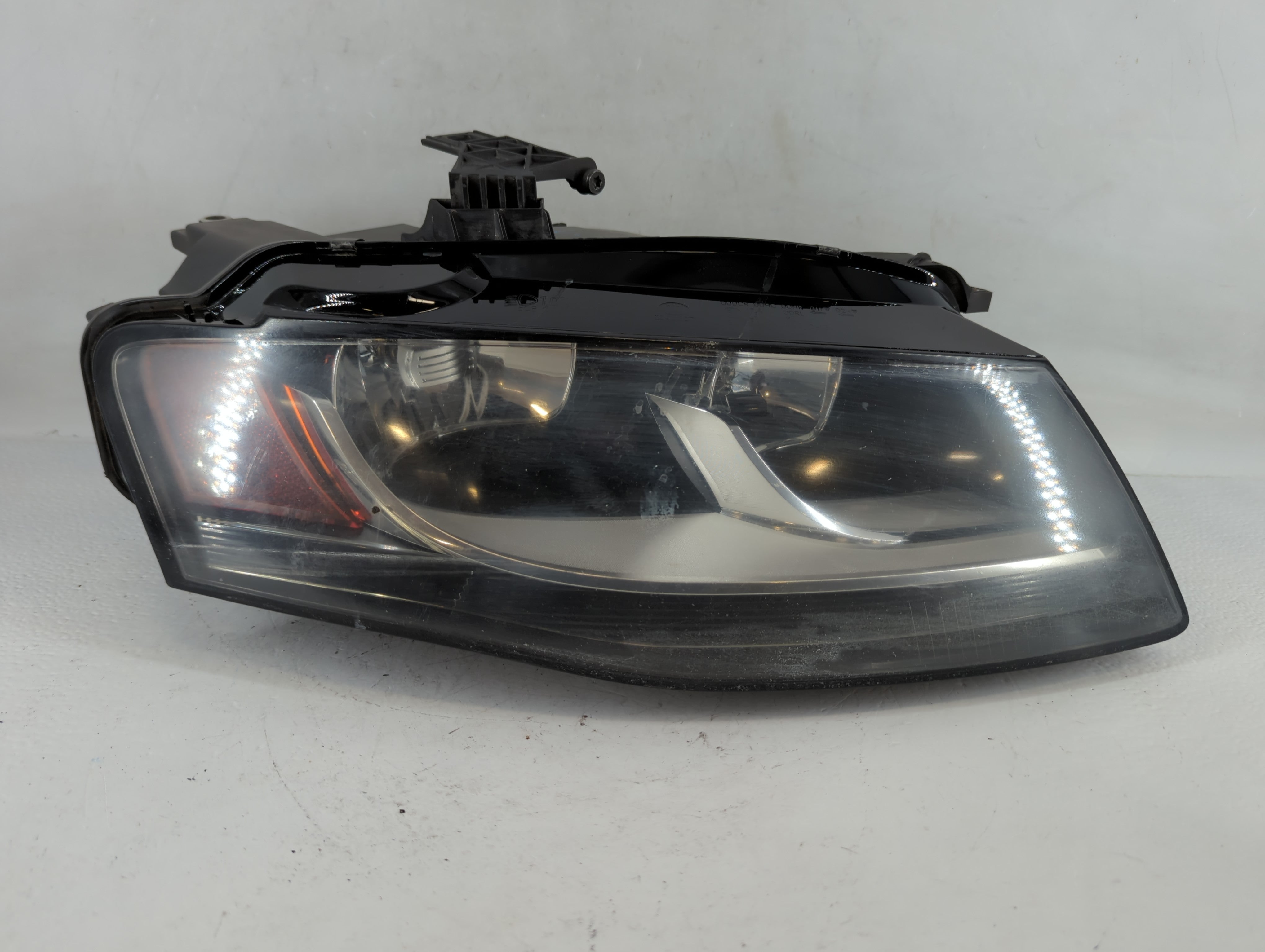 2009-2012 Audi A4 Passenger Right Oem Head Light Headlight Lamp - Oemusedautoparts1.com