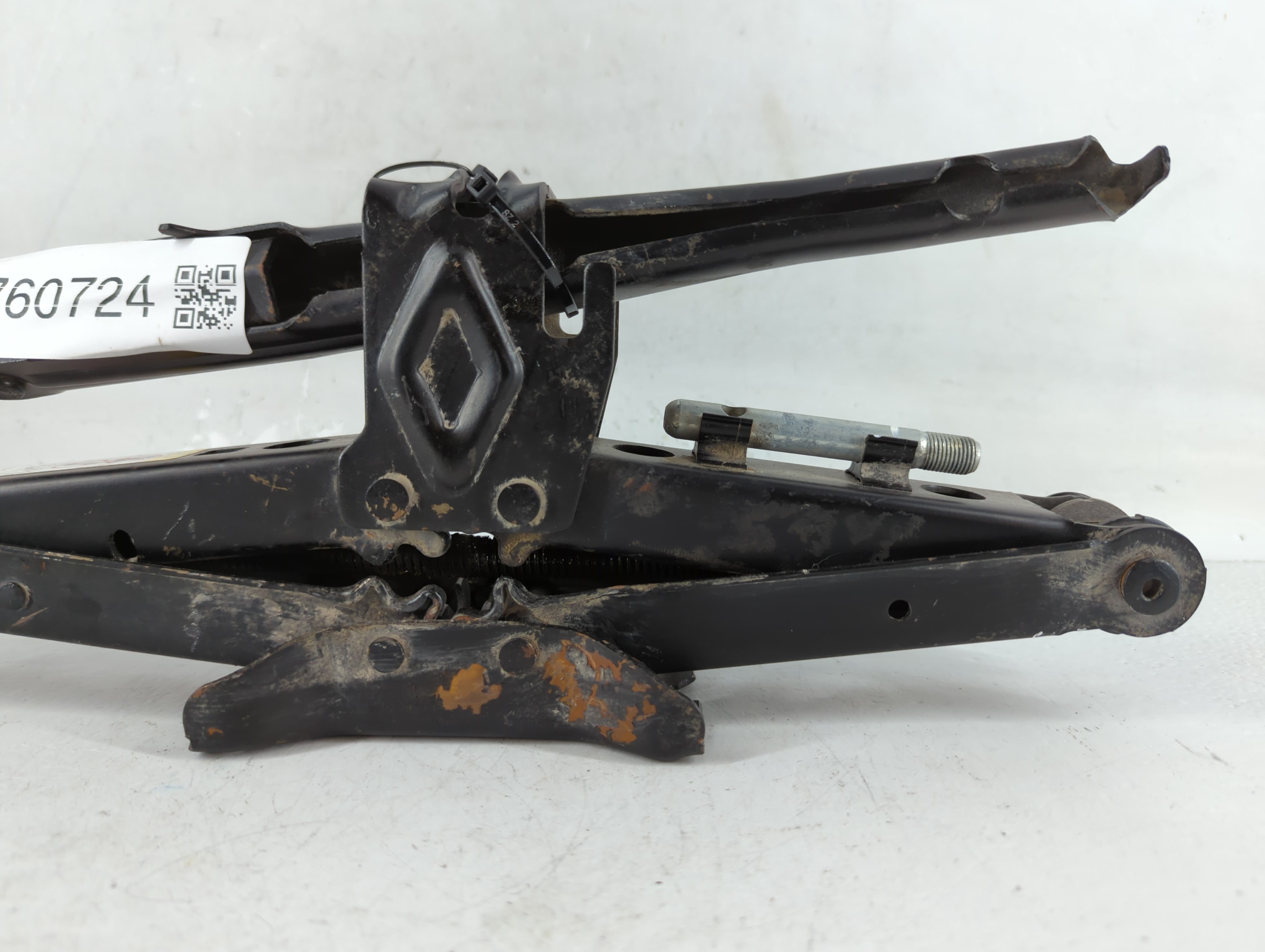 2019 Jeep Cherokee Spare Scissor Car Jack - Oemusedautoparts1.com