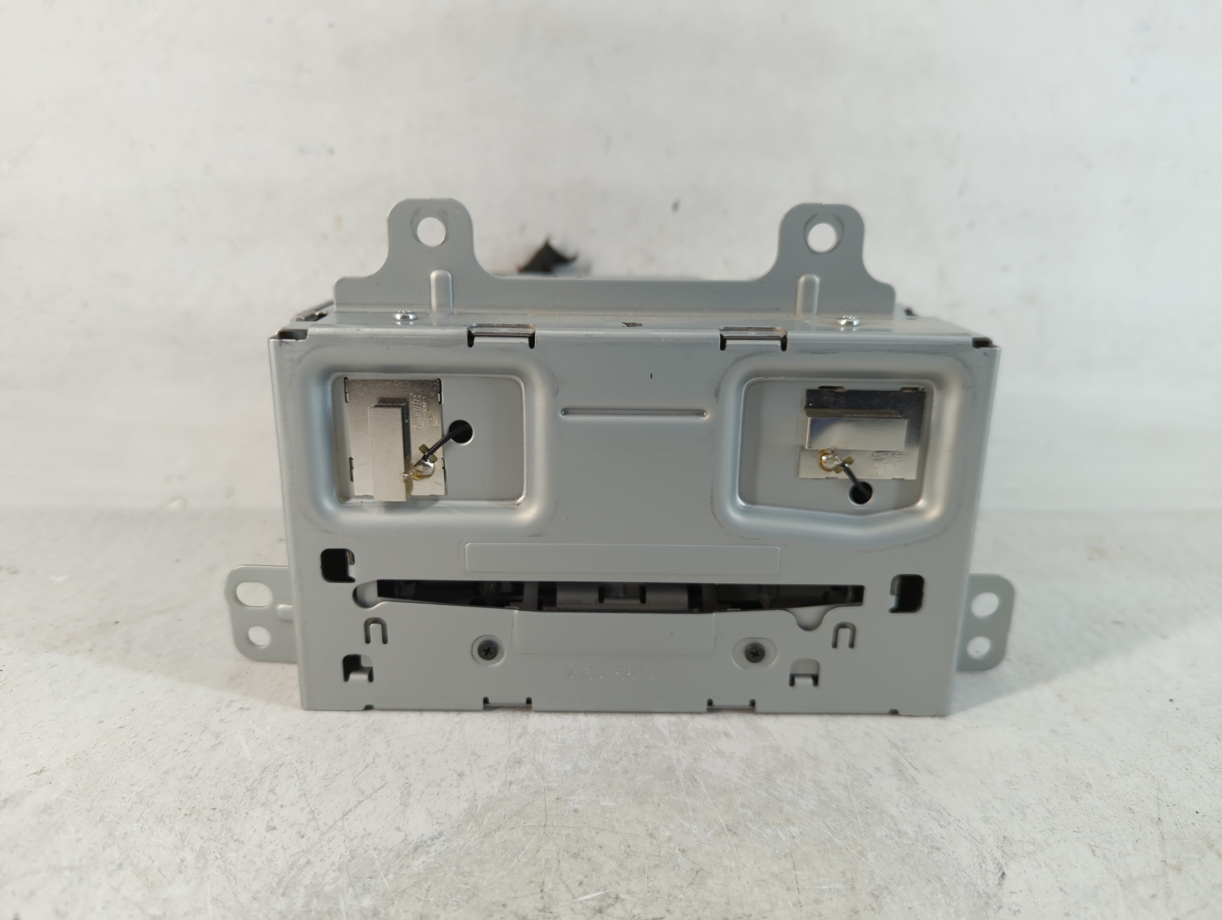 2015-2016 Buick Encore Radio AM FM Cd Player Receiver Replacement P/N:23476256 Fits Fits 2014 2015 2016 2017 OEM Used Auto Parts - Oemusedautoparts1.com