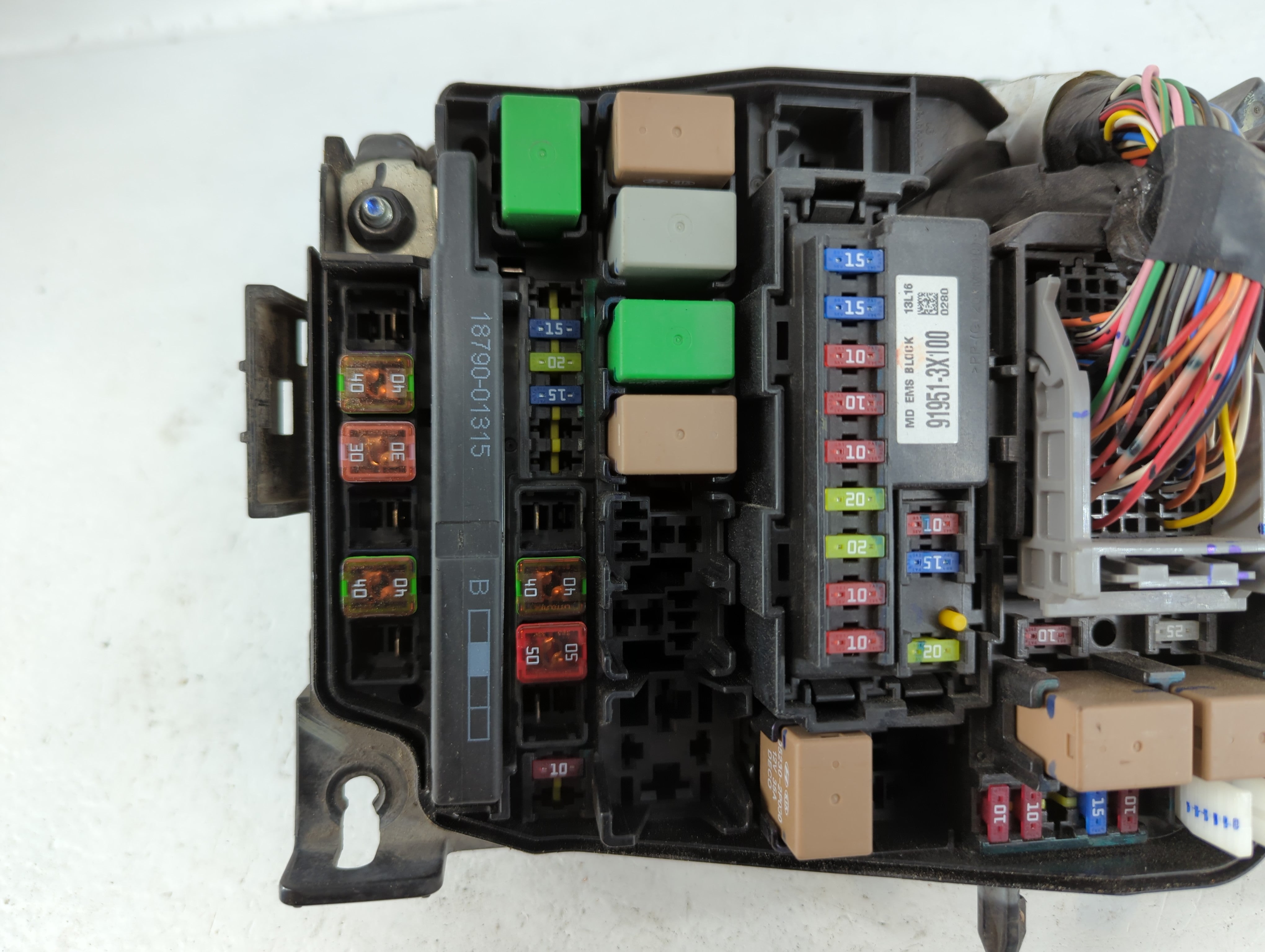 2014-2016 Hyundai Elantra Fusebox Fuse Box Panel Relay Module P/N:91951-3X710 Fits Fits 2014 2015 2016 OEM Used Auto Parts - Oemusedautoparts1.com