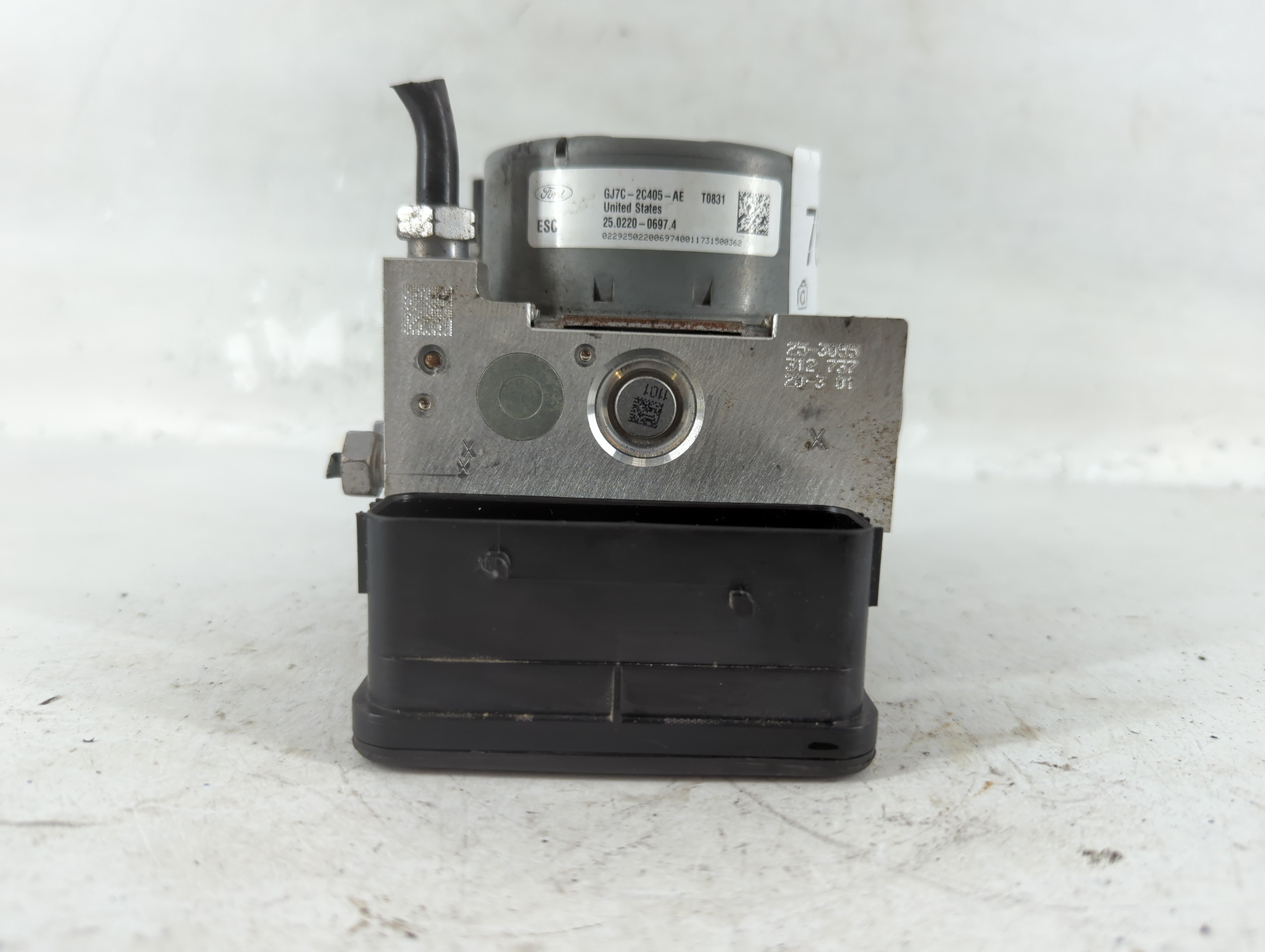 2017 Lincoln Mkc ABS Pump Control Module Replacement P/N:GJ7C-2C405-AE Fits OEM Used Auto Parts - Oemusedautoparts1.com