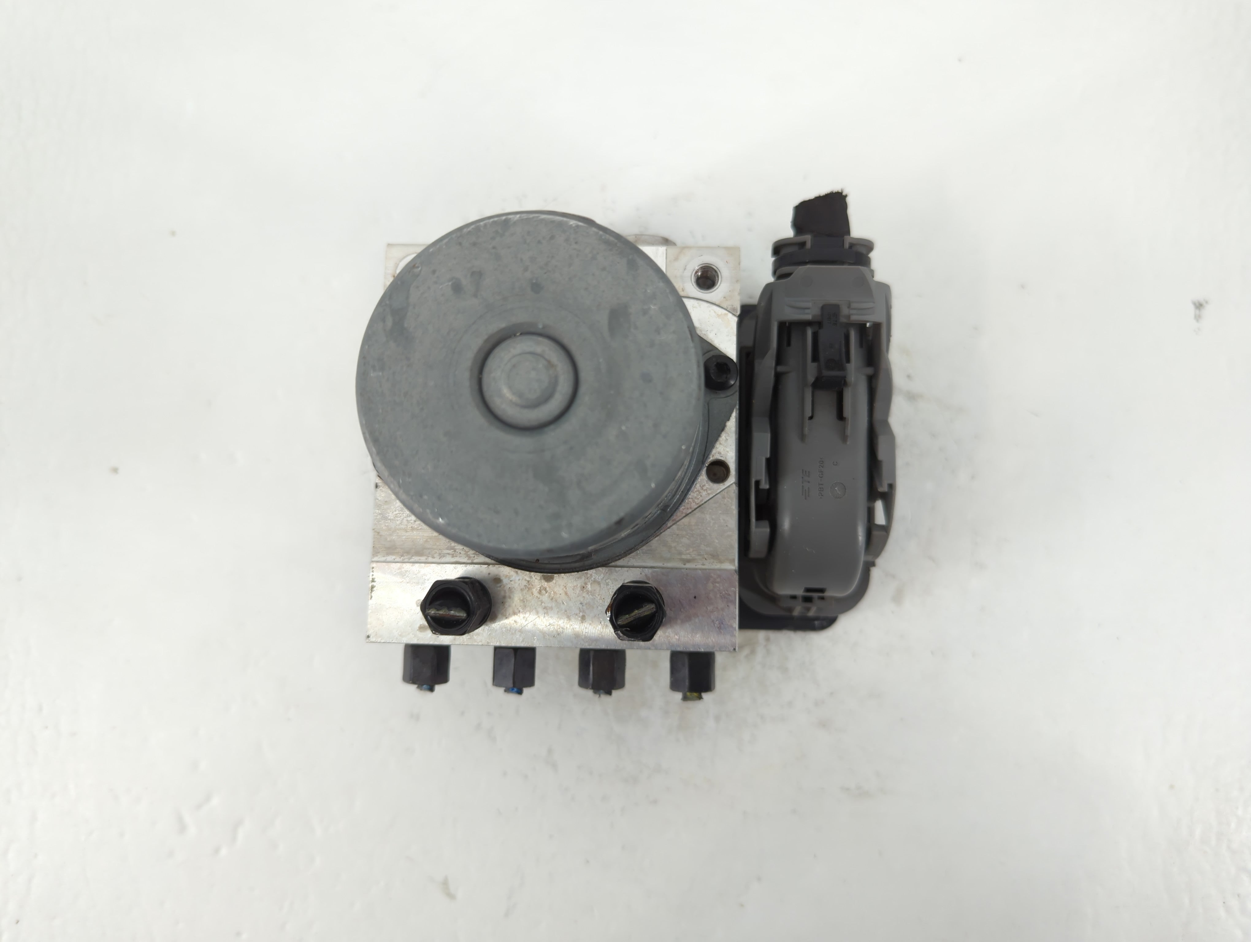 2017-2019 Hyundai Elantra ABS Pump Control Module Replacement P/N:58900-E2500 Fits Fits 2017 2018 2019 OEM Used Auto Parts - Oemusedautoparts1.com