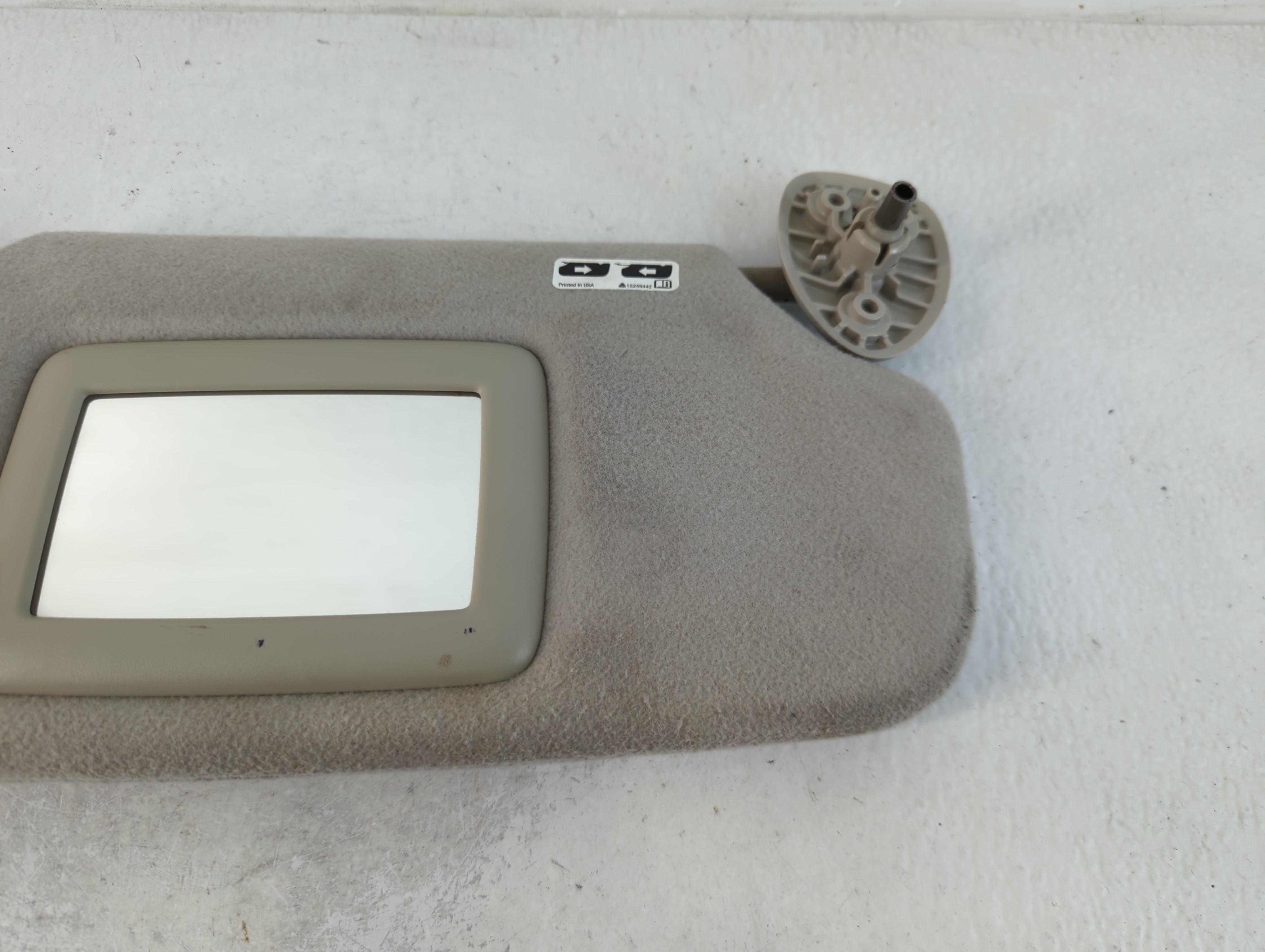 2005-2007 Gmc Envoy Sun Visor Shade Replacement Passenger Right Mirror Fits Fits 2005 2006 2007 OEM Used Auto Parts - Oemusedautoparts1.com