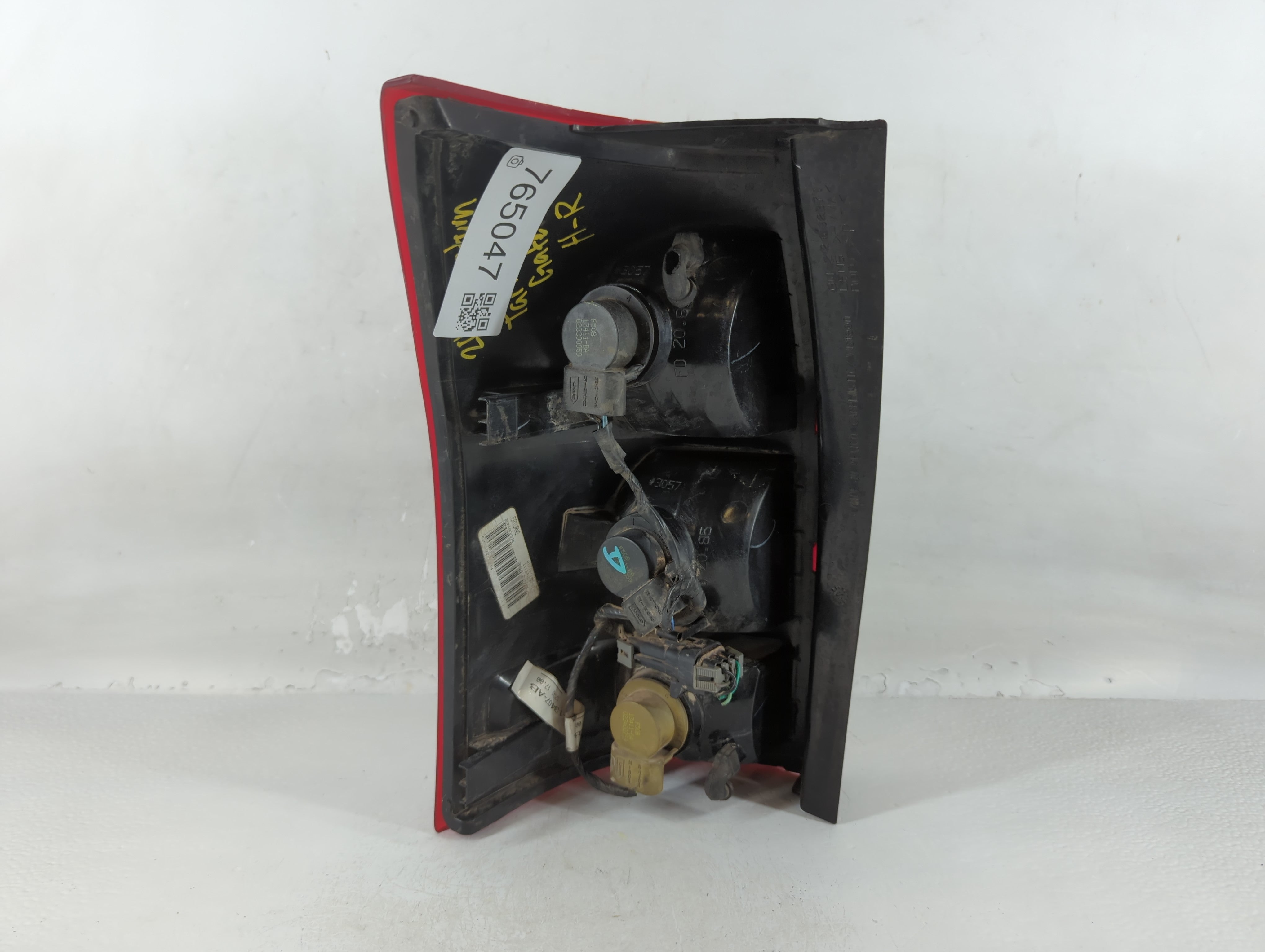 2003 Saturn Vue Tail Light Assembly Passenger Right OEM Fits OEM Used Auto Parts - Oemusedautoparts1.com