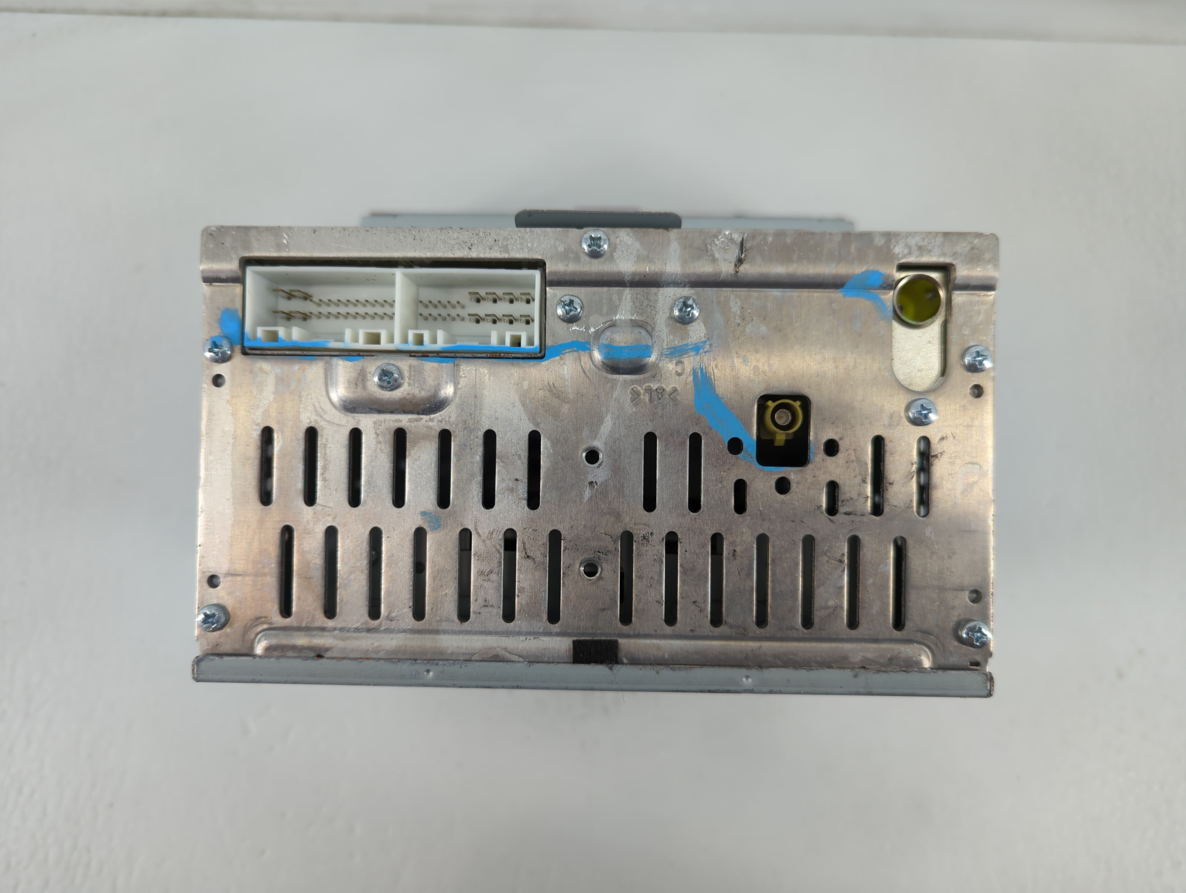 2015-2016 Hyundai Santa Fe Radio AM FM Cd Player Receiver Replacement P/N:96170-4Z1504X Fits Fits 2015 2016 OEM Used Auto Parts - Oemusedautoparts1.com