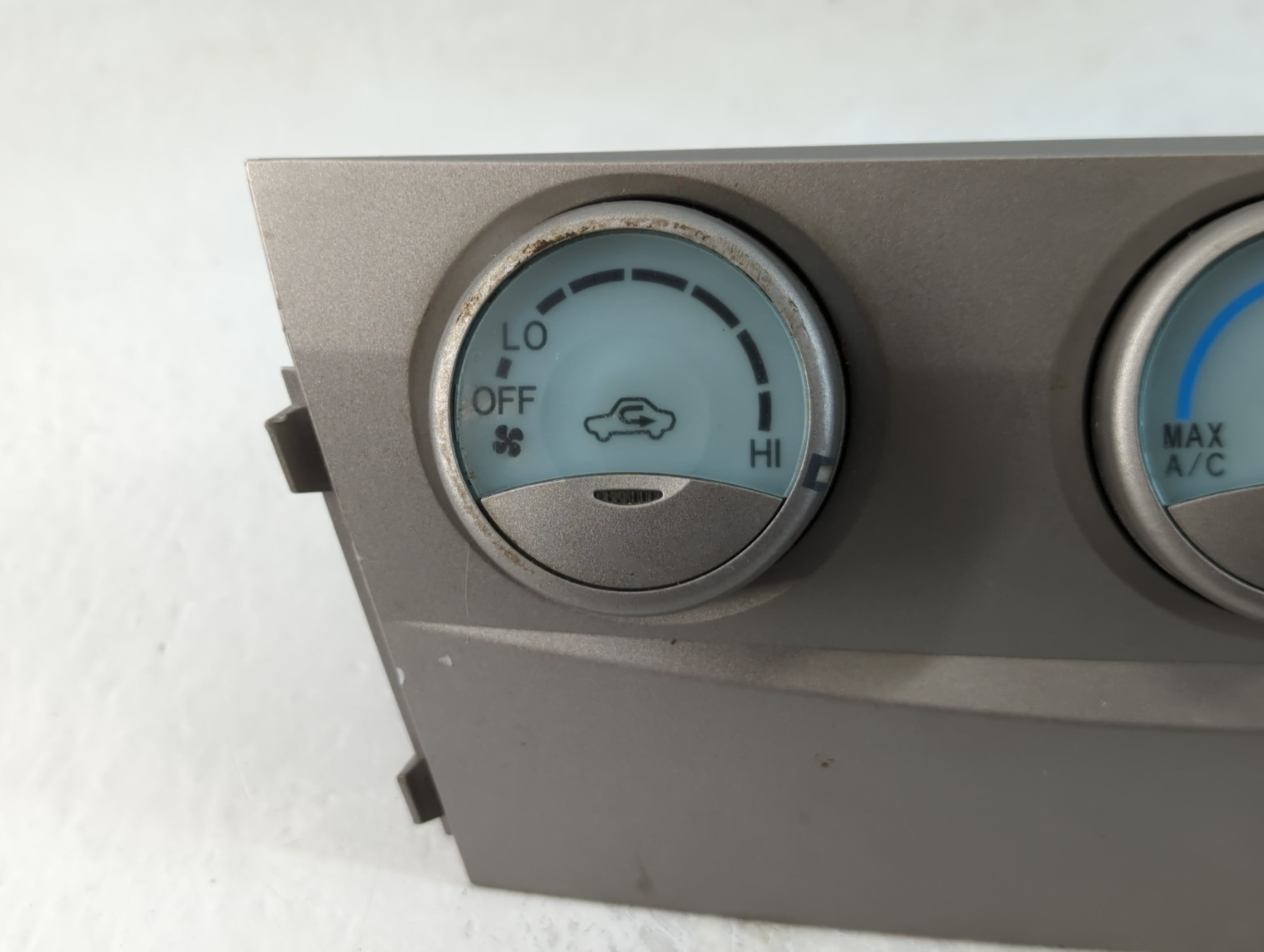 2017 Chevrolet Cruze Radio AM FM Cd Player Receiver Replacement P/N:13455475 4248, 555343750 Fits OEM Used Auto Parts - Oemusedautoparts1.com