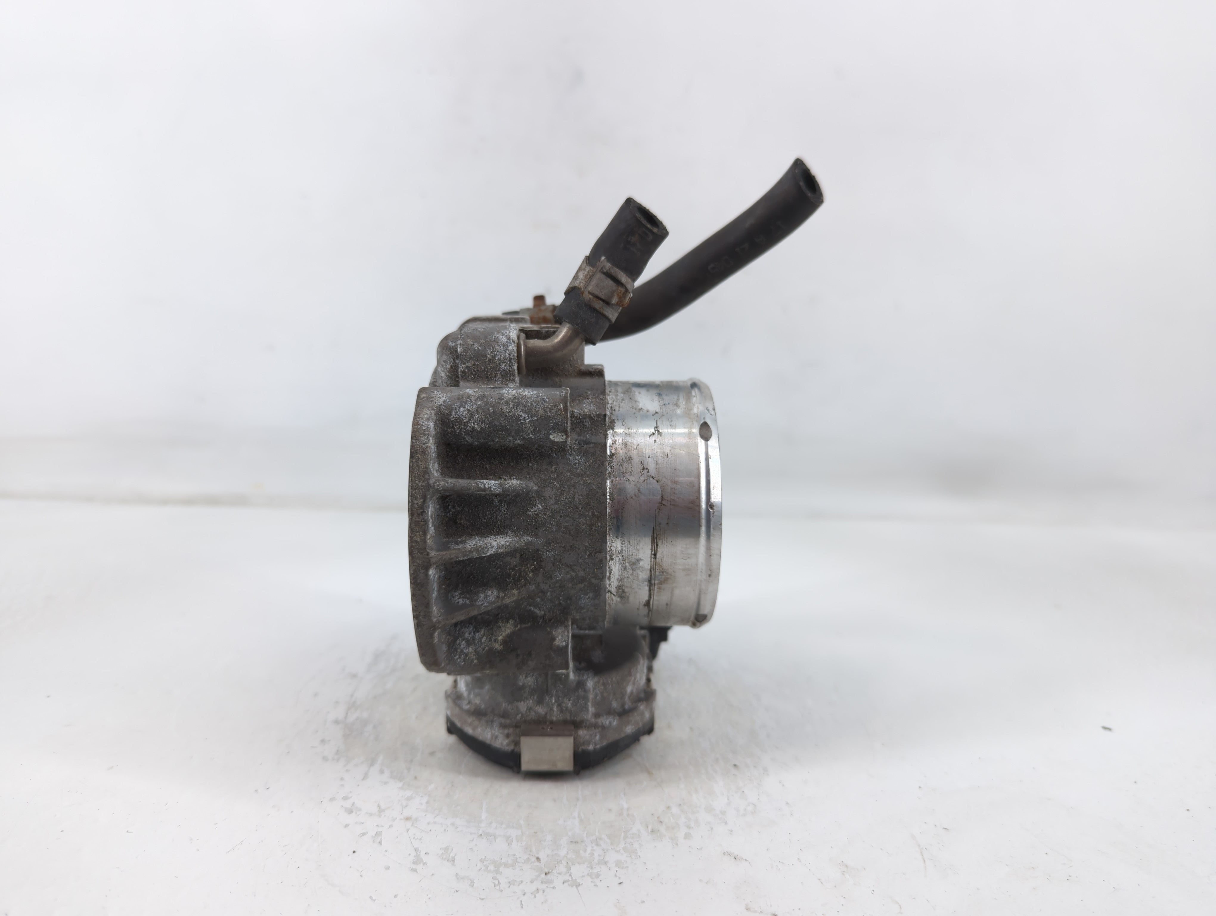 2012-2015 Kia Sorento Throttle Body P/N:35100-2G700 Fits Fits 2011 2012 2013 2014 2015 2016 OEM Used Auto Parts - Oemusedautoparts1.com