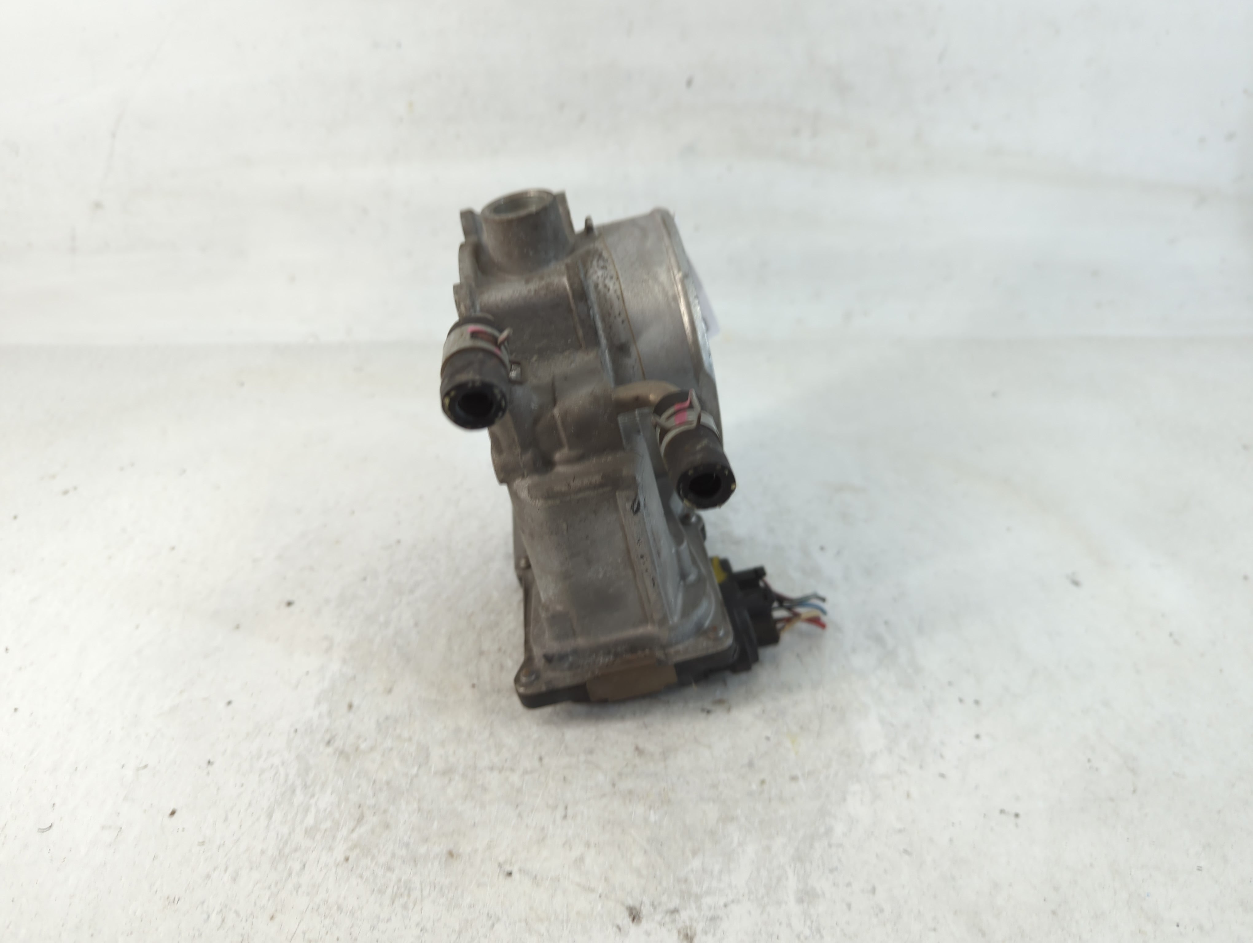2016-2022 Nissan Titan Throttle Body P/N:00692 7A04 Fits Fits 2011 2012 2013 2014 2015 2016 2017 2018 2019 2020 2021 2022 OEM Used Auto Parts - Oemusedautoparts1.com