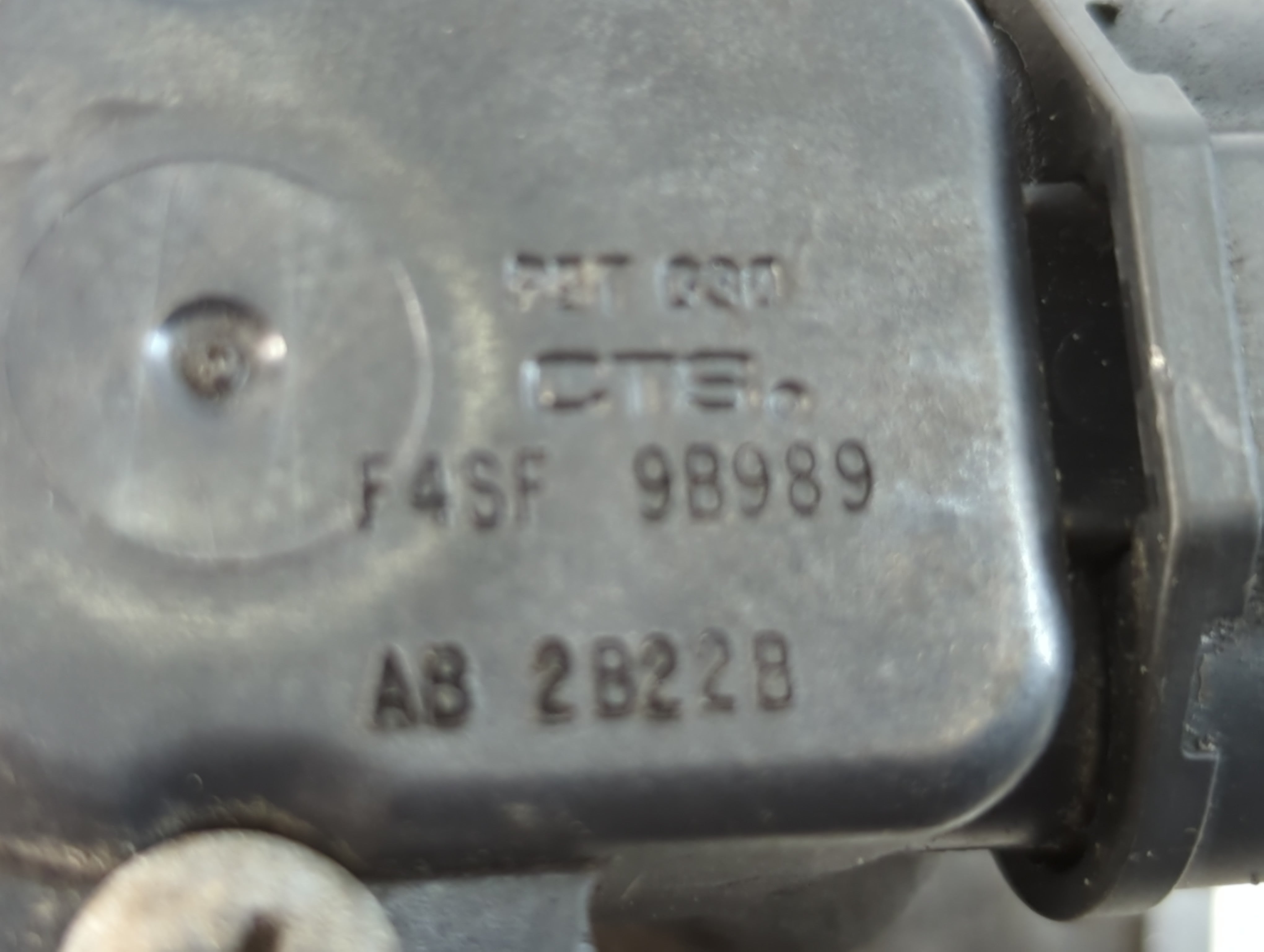 2002-2004 Ford Mustang Throttle Body P/N:F48F-98989 Fits Fits 2002 2003 2004 OEM Used Auto Parts - Oemusedautoparts1.com
