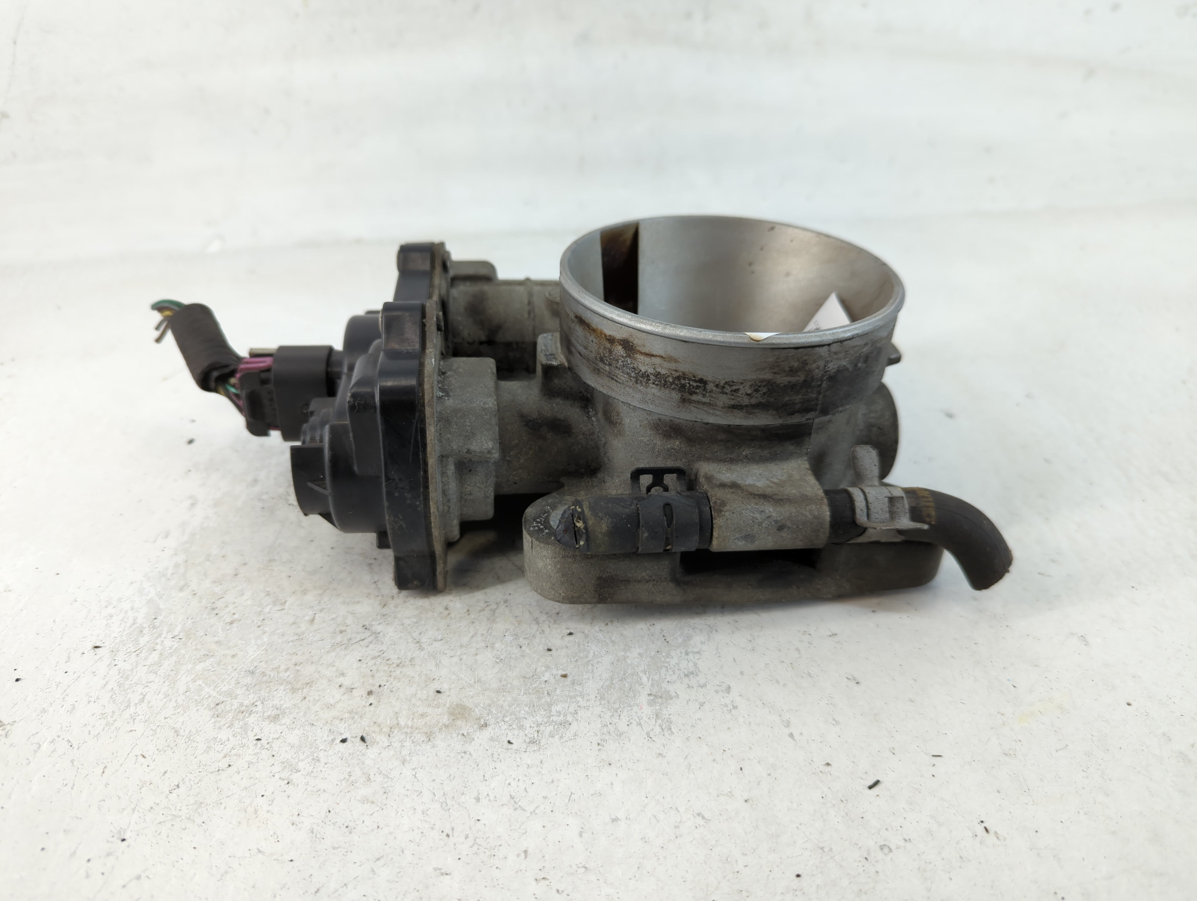 2003-2006 Chevrolet Suburban 1500 Throttle Body P/N:RME75 1257080 Fits Fits 2003 2004 2005 2006 2007 OEM Used Auto Parts - Oemusedautoparts1.com