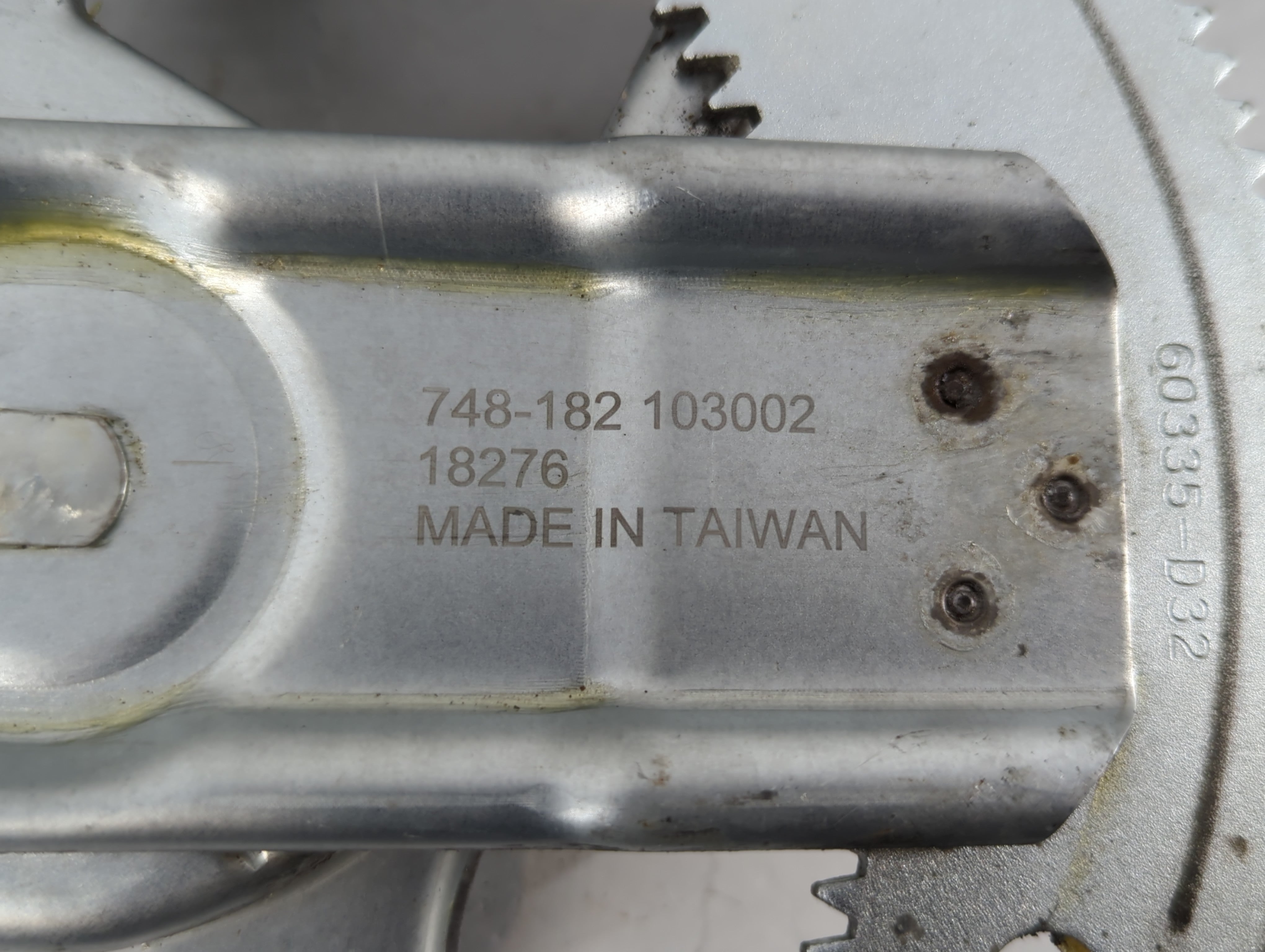 2007-2010 Pontiac G5 Driver Left Front Window Regulator - Oemusedautoparts1.com