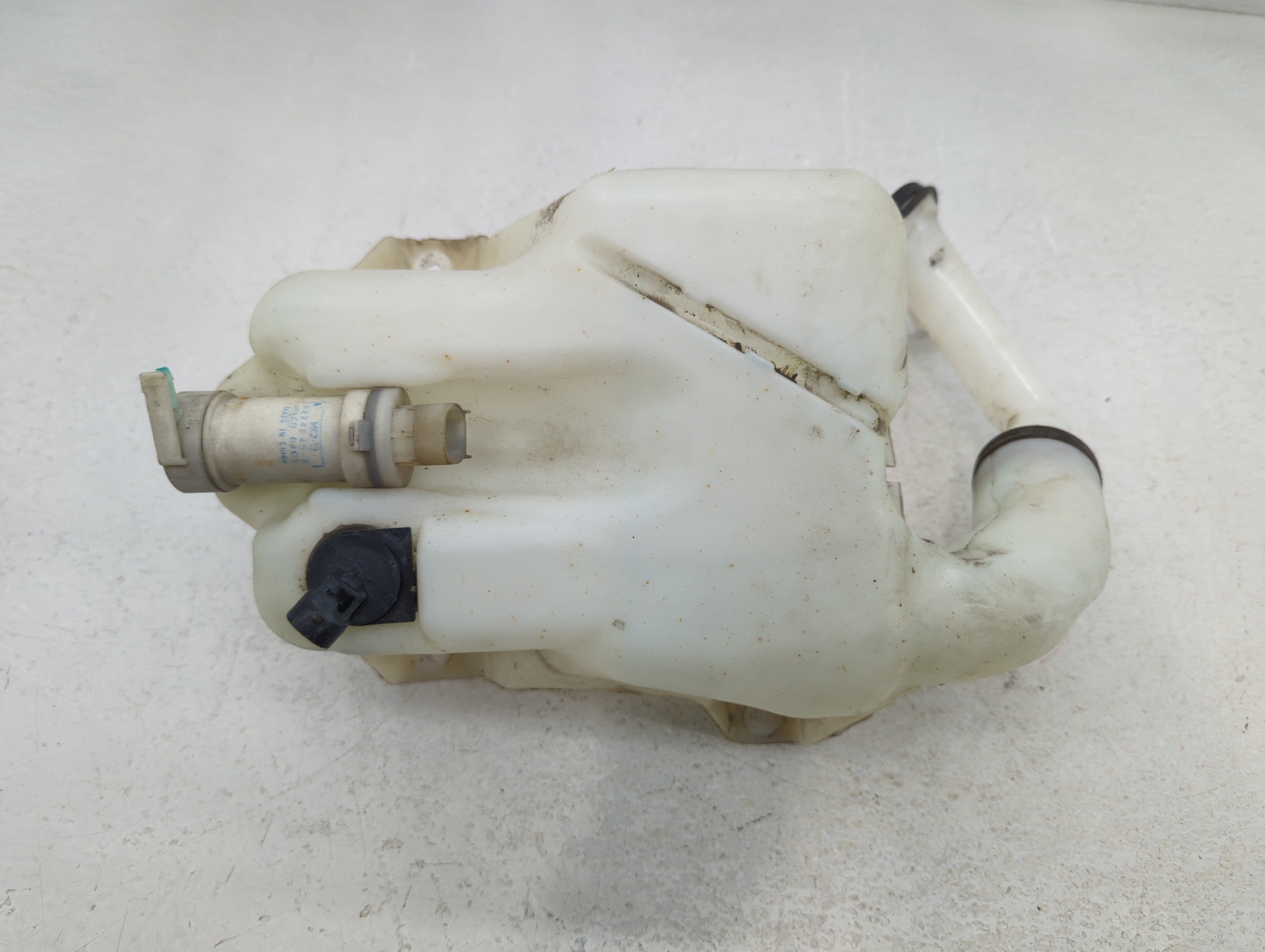 2008-2012 Chevrolet Malibu Windshield Washer Fluid Reservoir Bottle Oem - Oemusedautoparts1.com