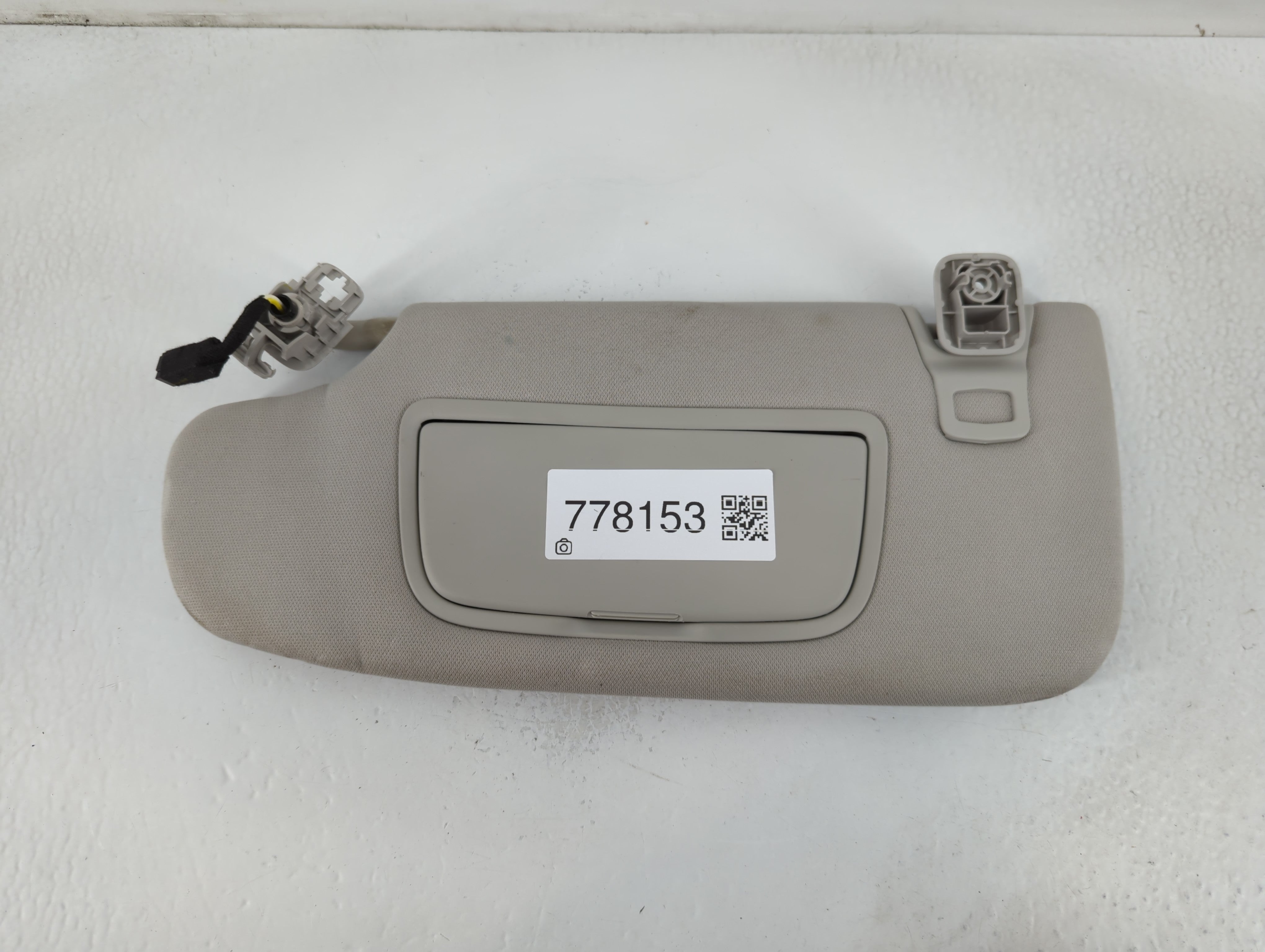 2015-2017 Lincoln Mkz Sun Visor Shade Replacement Driver Left Mirror Fits Fits 2015 2016 2017 OEM Used Auto Parts - Oemusedautoparts1.com