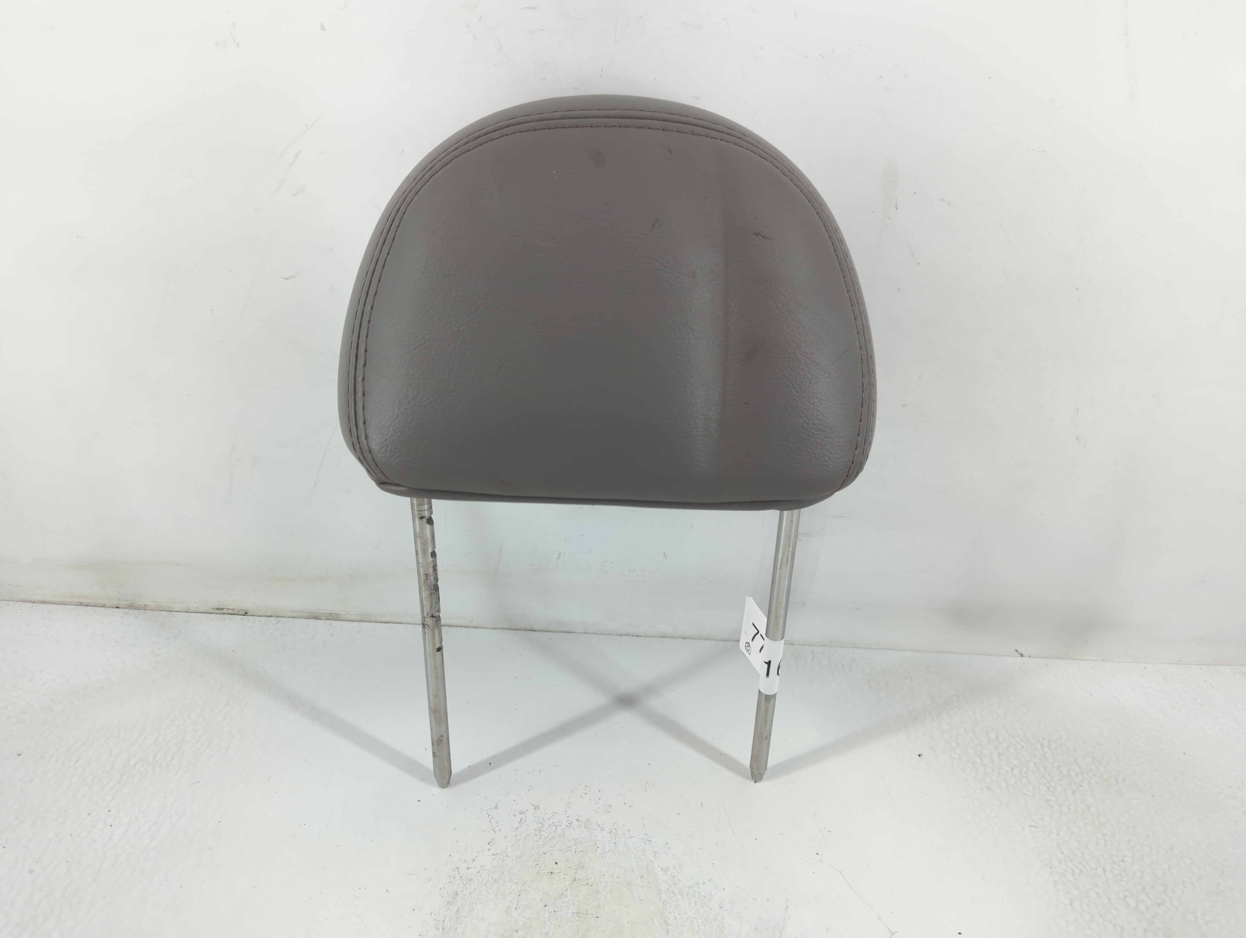 2004-2007 Ford Taurus Headrest Head Rest Front Driver Passenger Seat Fits Fits 2004 2005 2006 2007 OEM Used Auto Parts - Oemusedautoparts1.com