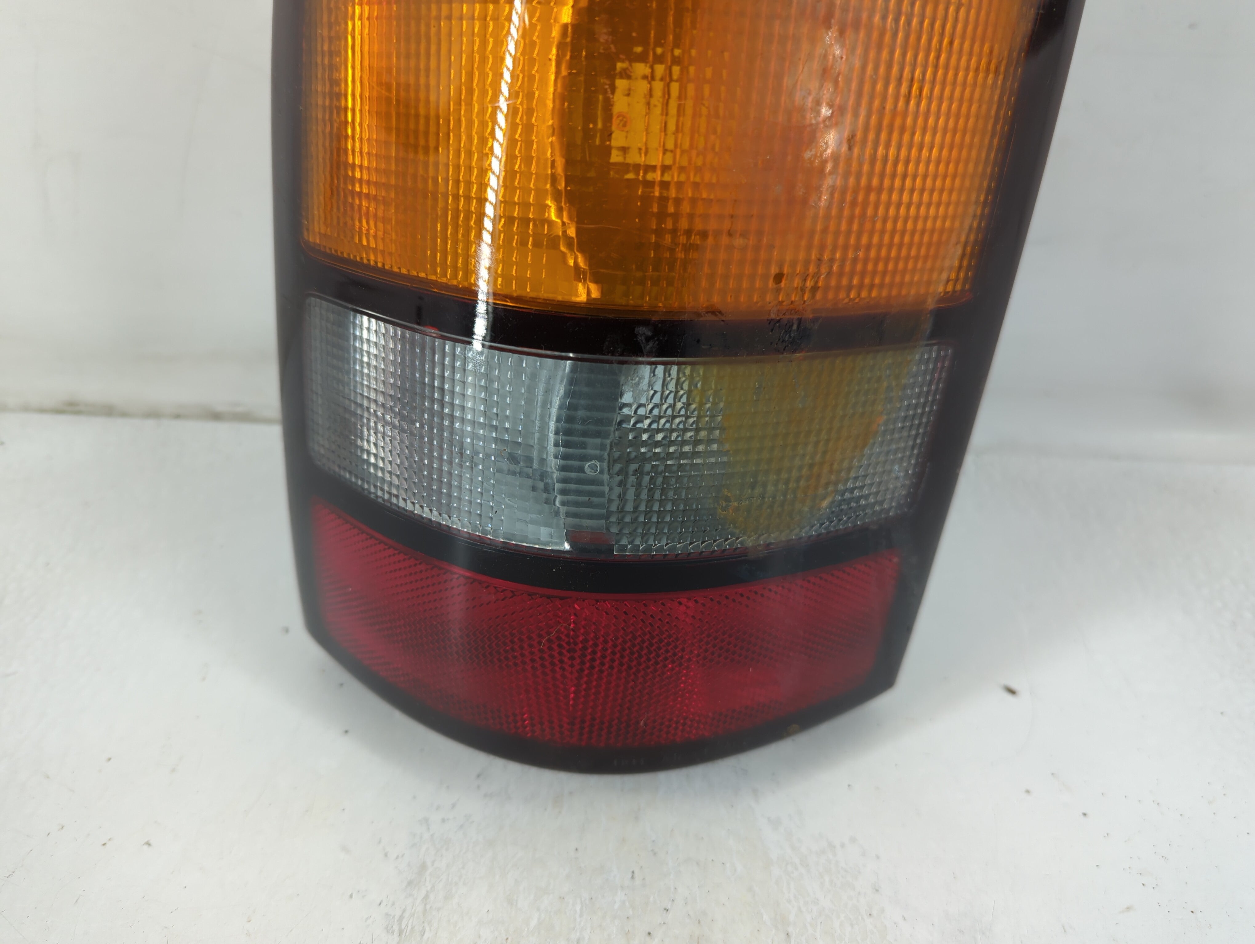 2004-2007 Chevrolet Silverado 2500 Tail Light Assembly Driver Left OEM P/N:15224177 Fits Fits 2004 2005 2006 2007 OEM Used Auto Parts - Oemusedautoparts1.com