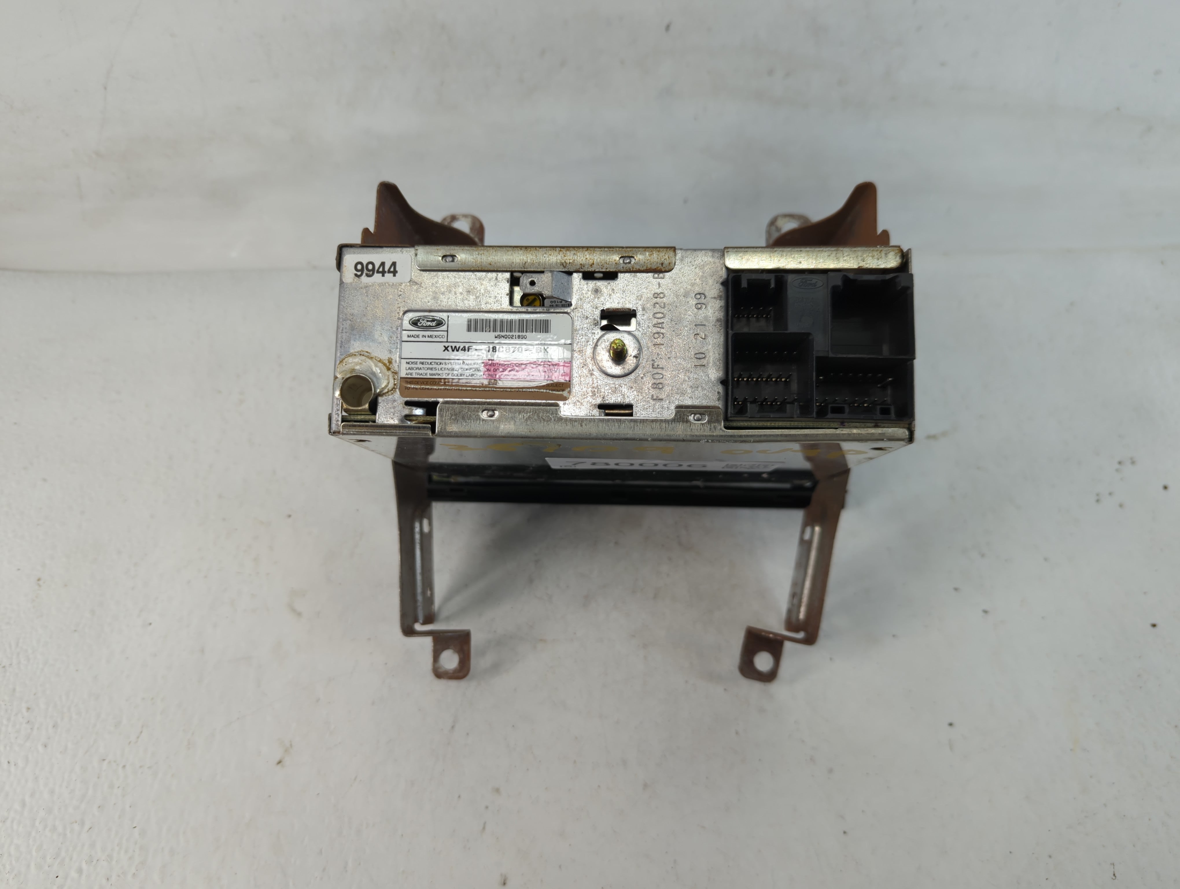 2000 Lincoln Ls Radio AM FM Cd Player Receiver Replacement P/N:XW4F-18C870-BK Fits OEM Used Auto Parts - Oemusedautoparts1.com