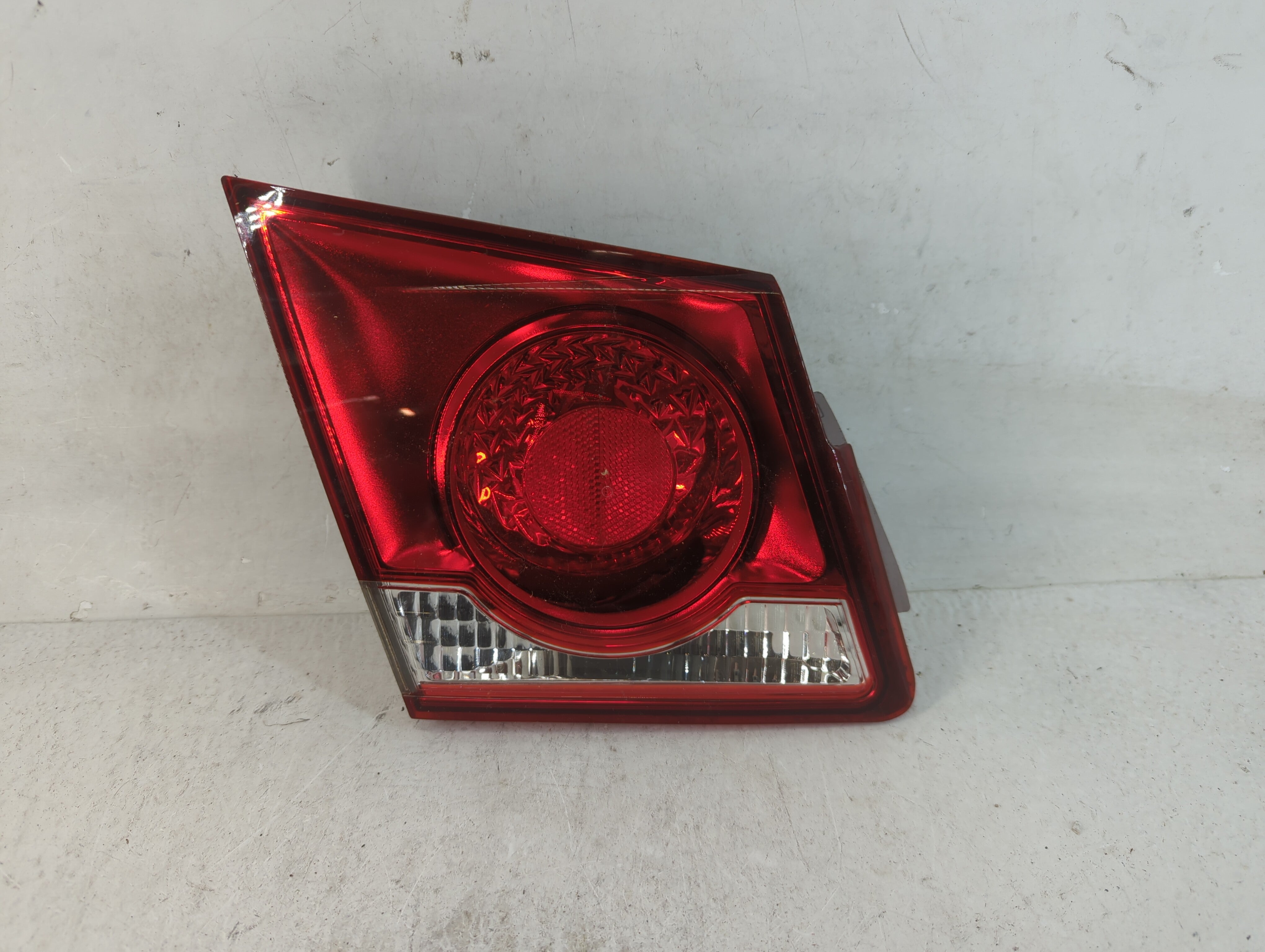 2011-2016 Chevrolet Cruze Tail Light Assembly Driver Left OEM P/N:2T 11 1P STP2A110 Fits Fits 2011 2012 2013 2014 2015 2016 OEM Used Auto Parts - Oemusedautoparts1.com