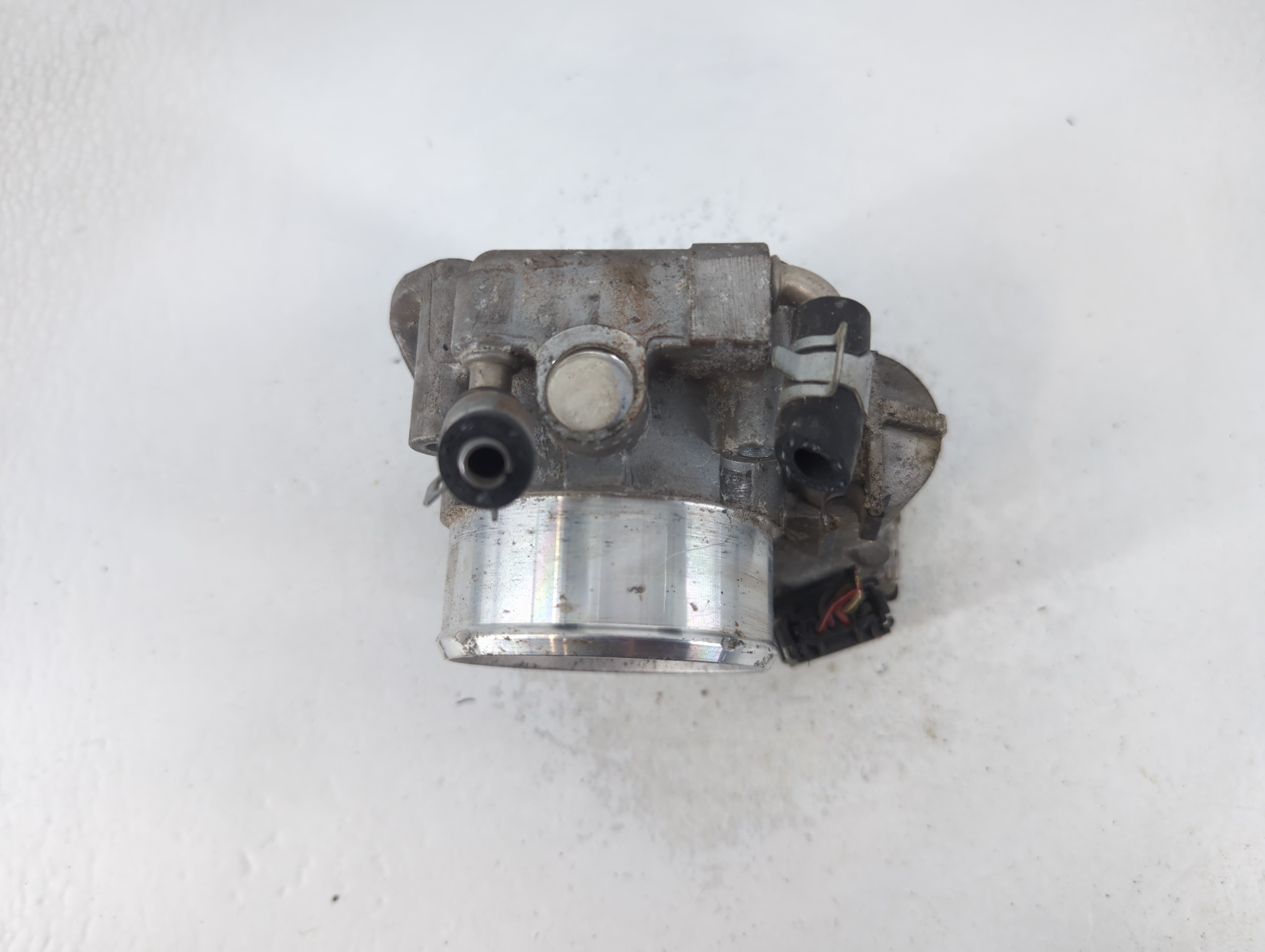 2012-2015 Kia Sorento Throttle Body P/N:35100-2G700 Fits Fits 2011 2012 2013 2014 2015 2016 OEM Used Auto Parts - Oemusedautoparts1.com