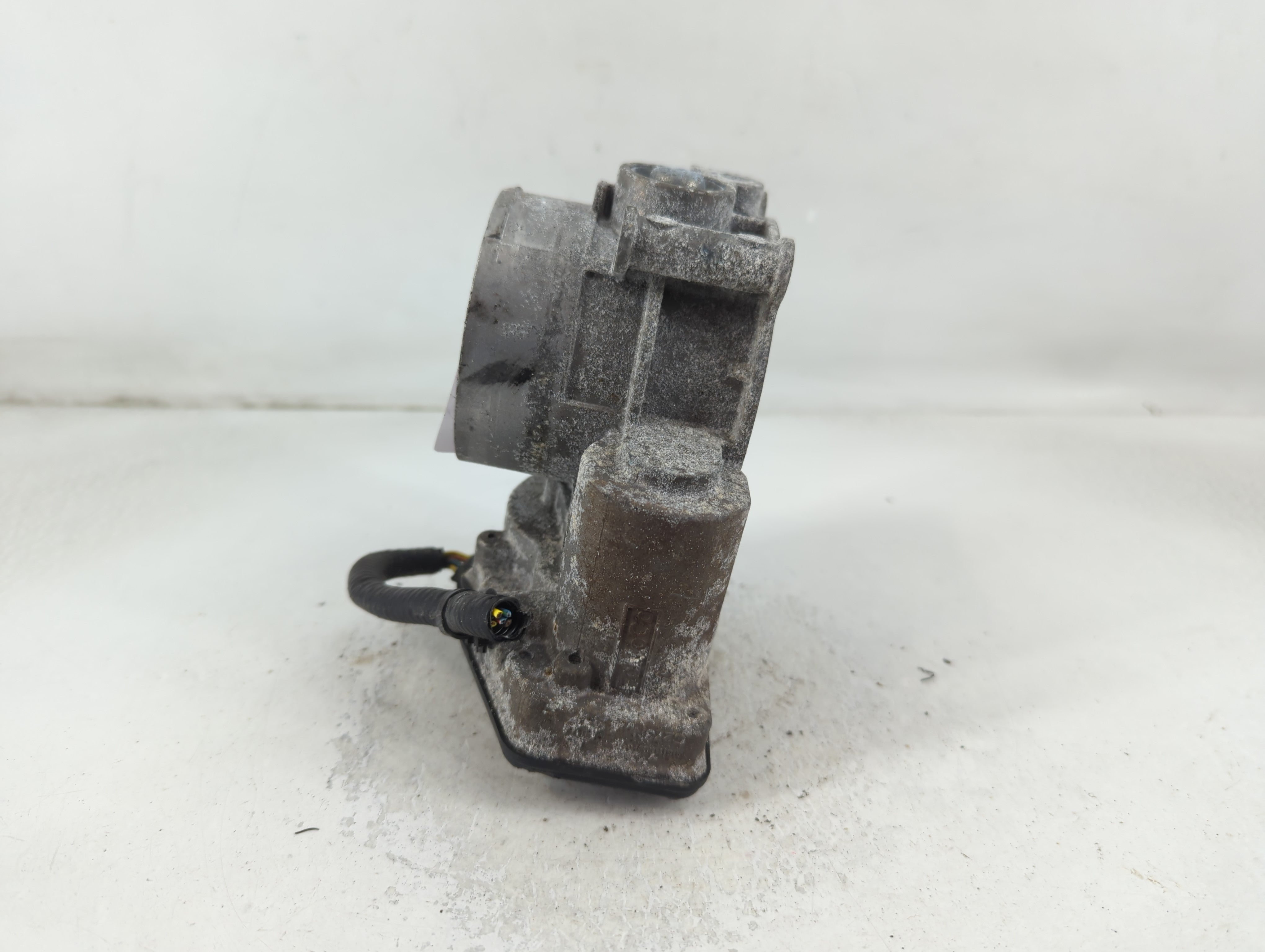 2011-2017 Ford Mustang Throttle Body P/N:AT4E-EC Fits Fits 2011 2012 2013 2014 2015 2016 2017 2018 2019 OEM Used Auto Parts - Oemusedautoparts1.com