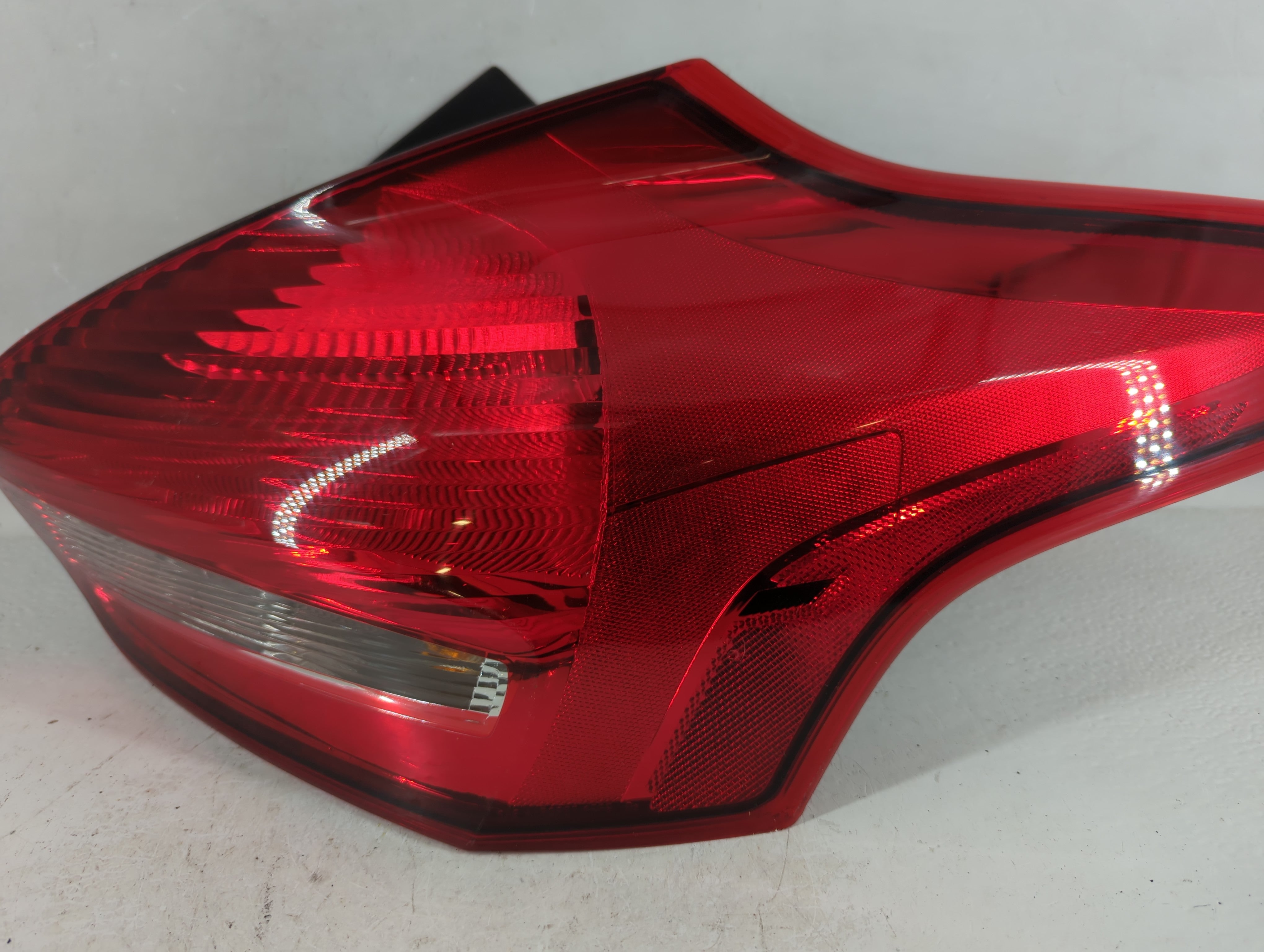 2015-2018 Ford Focus Tail Light Assembly Passenger Right OEM P/N:F1EB-13404-GJ Fits Fits 2015 2016 2017 2018 OEM Used Auto Parts - Oemusedautoparts1.com