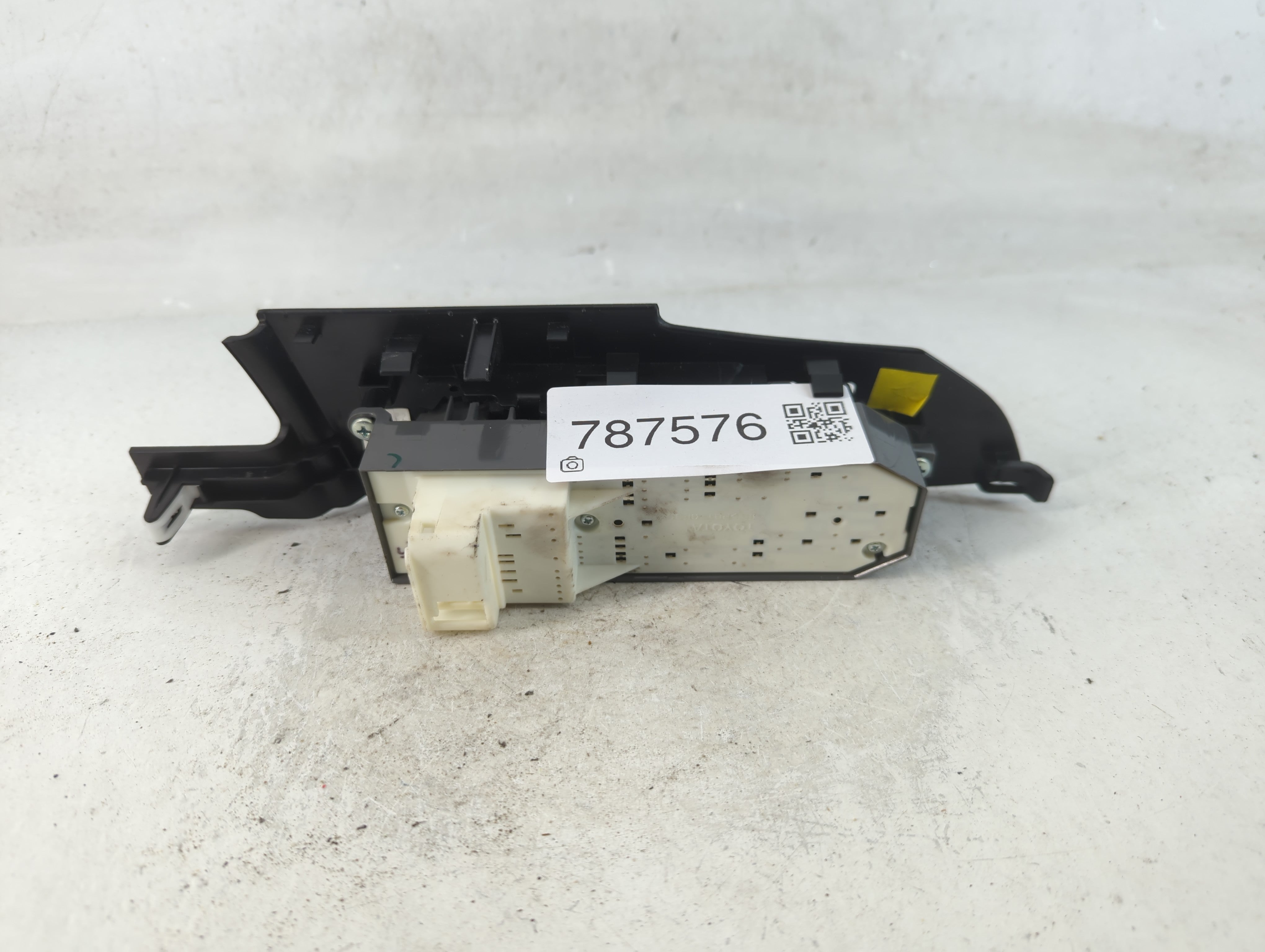 2014-2019 Toyota Corolla Master Power Window Switch Replacement Driver Side Left Fits Fits 2013 2014 2015 2016 2017 2018 2019 OEM Used Auto Parts - Oemusedautoparts1.com