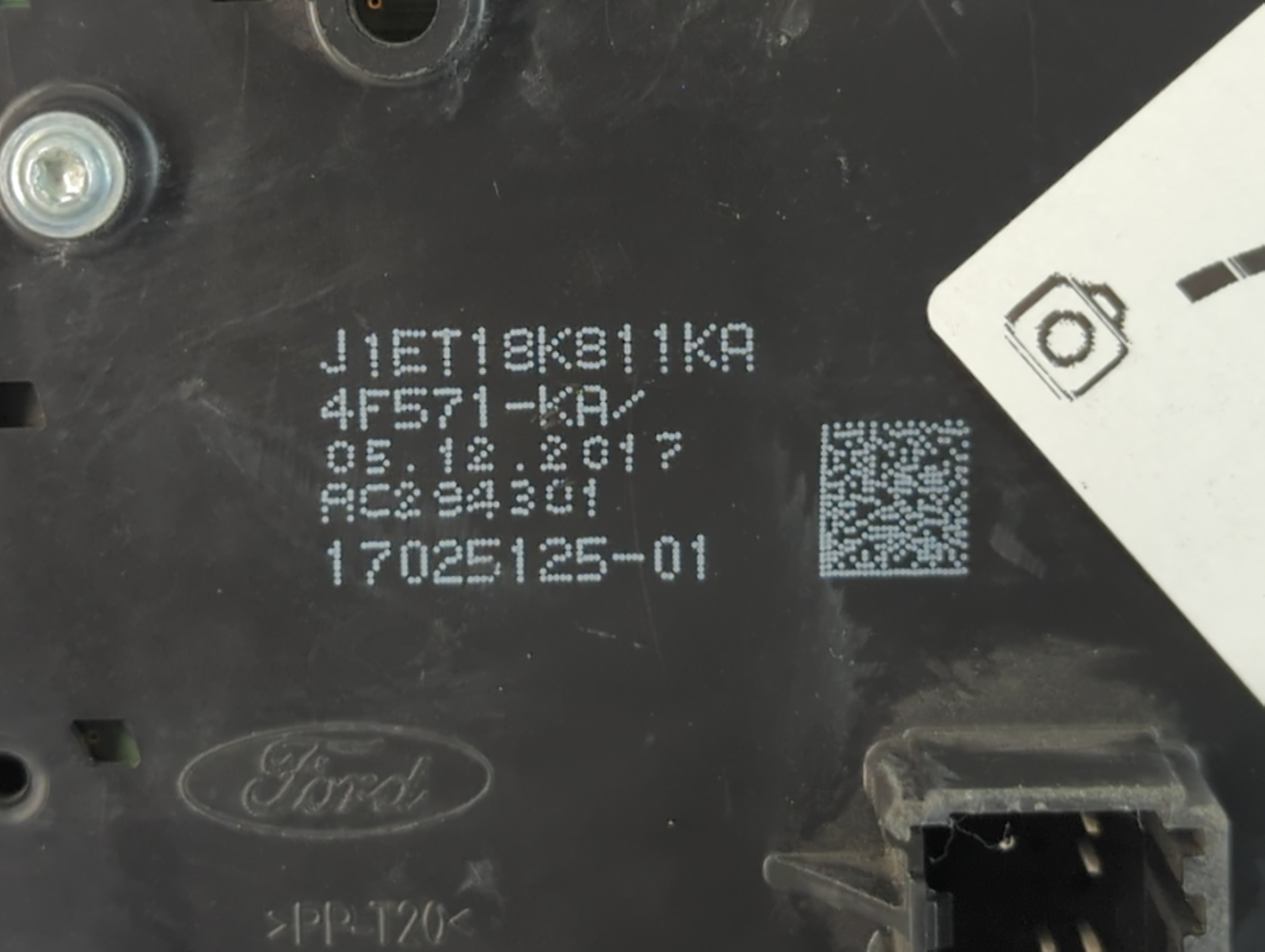 2015-2018 Ford Focus Radio AM FM Cd Player Receiver Replacement P/N:17025125-01 J1ET18K811KA Fits Fits 2015 2016 2017 2018 2019 OEM Used Auto Parts - Oemusedautoparts1.com