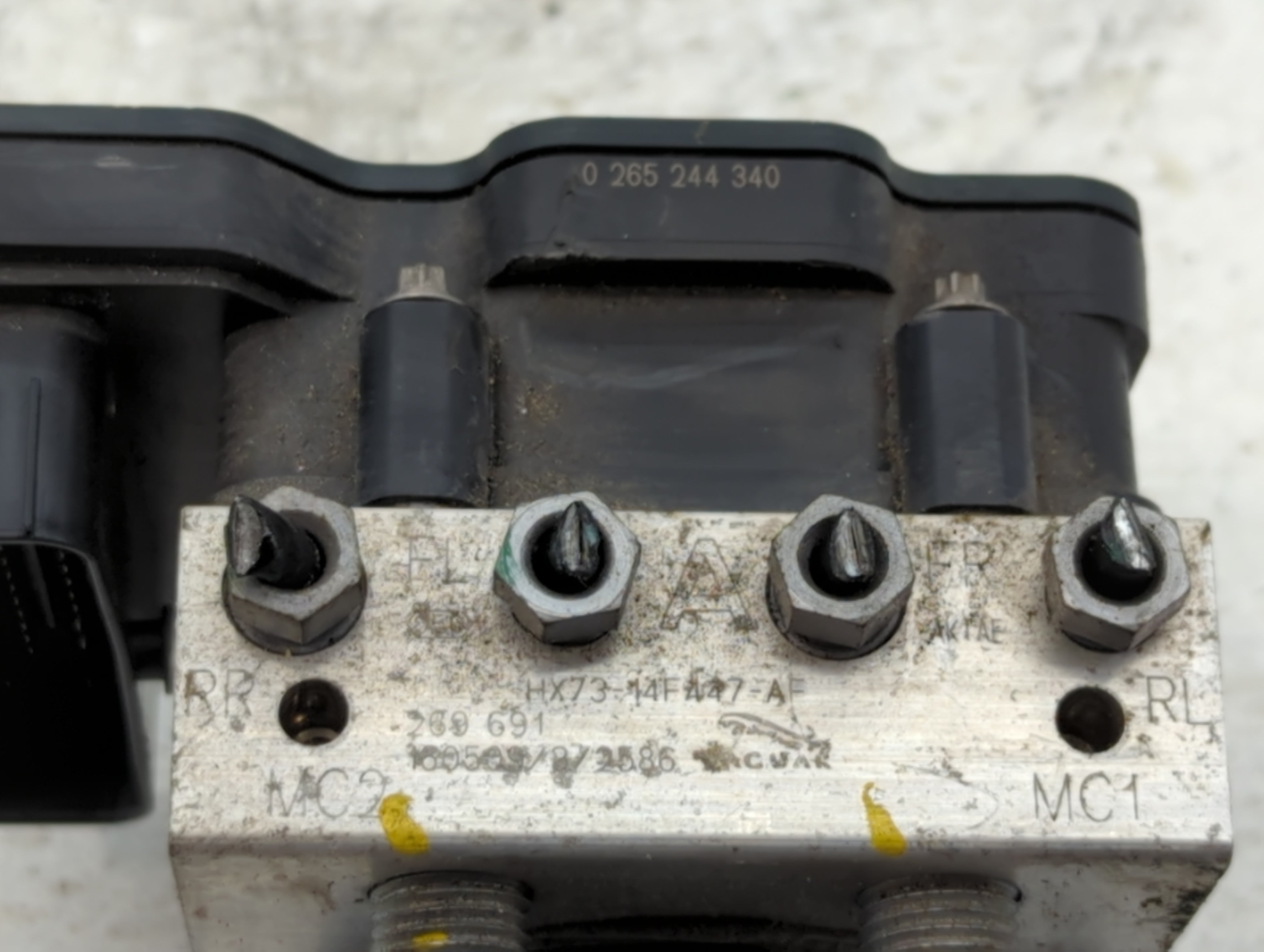 2017 Jaguar Xe ABS Pump Control Module Replacement P/N:HX73-14F447-AF Fits OEM Used Auto Parts - Oemusedautoparts1.com