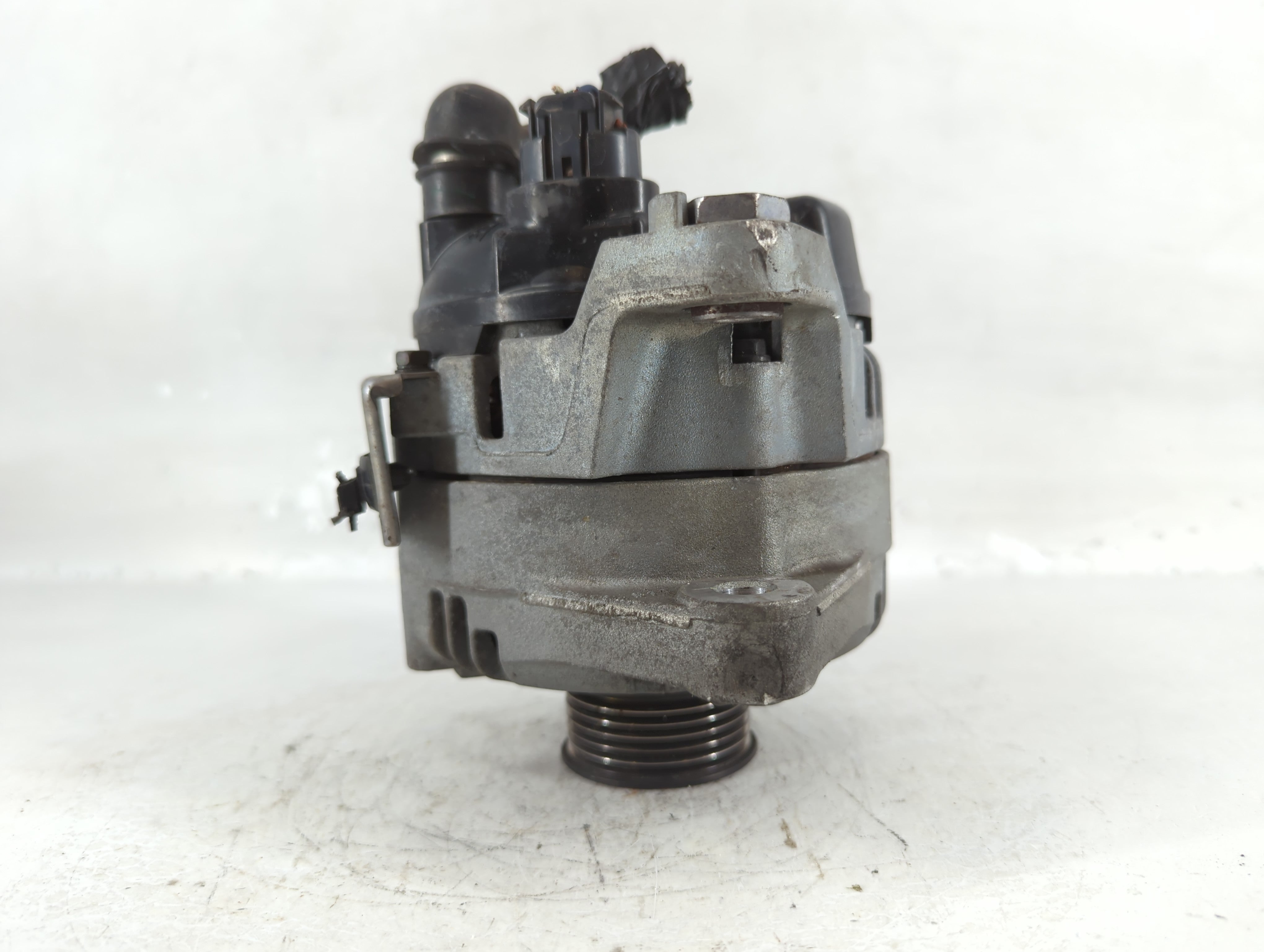 2016-2020 Kia Sorento Alternator Replacement Generator Charging Assembly Engine OEM P/N:37300-2G061 Fits OEM Used Auto Parts - Oemusedautoparts1.com