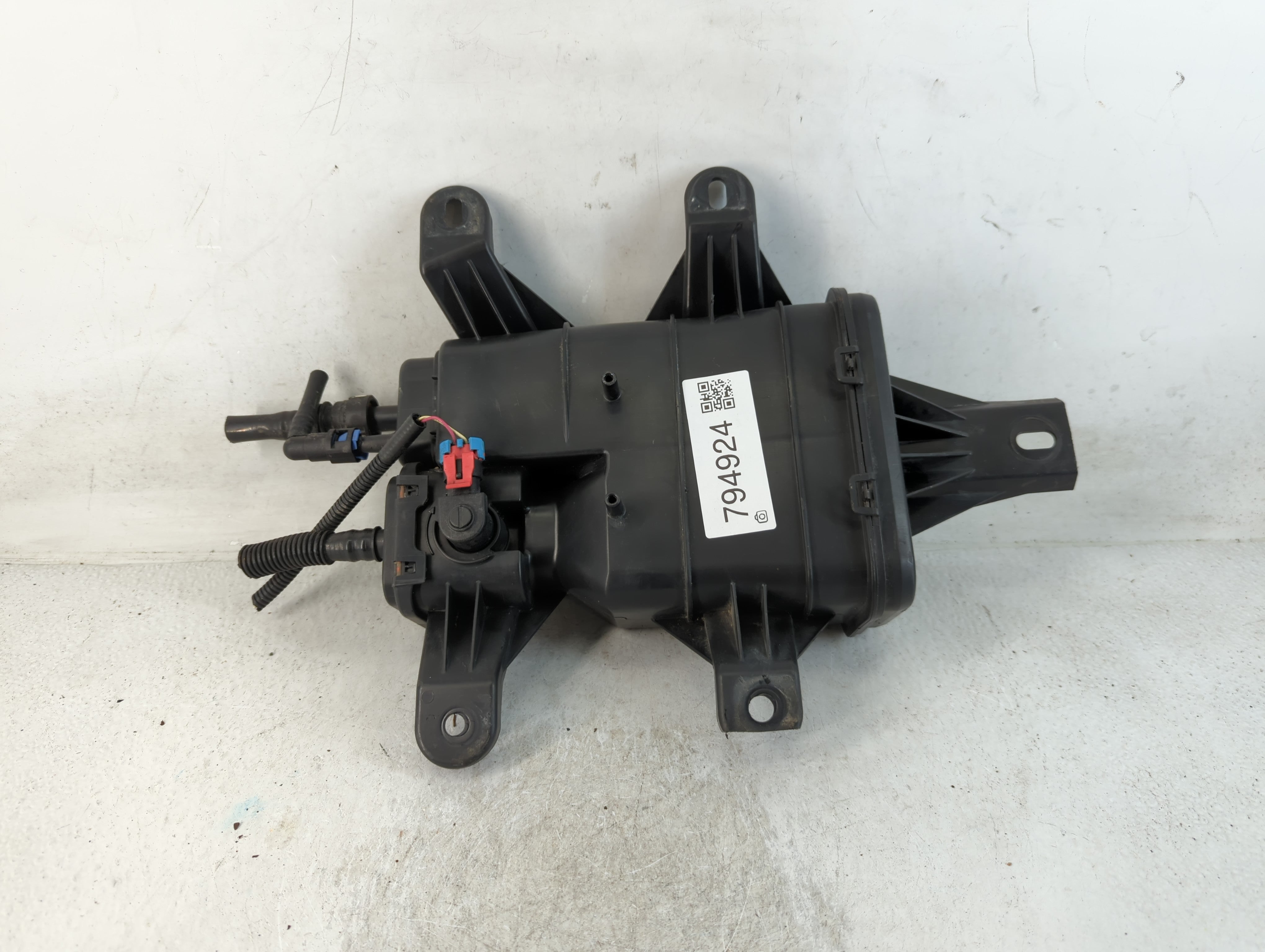 2007 Pontiac Torrent Fuel Vapor Charcoal Canister - Oemusedautoparts1.com