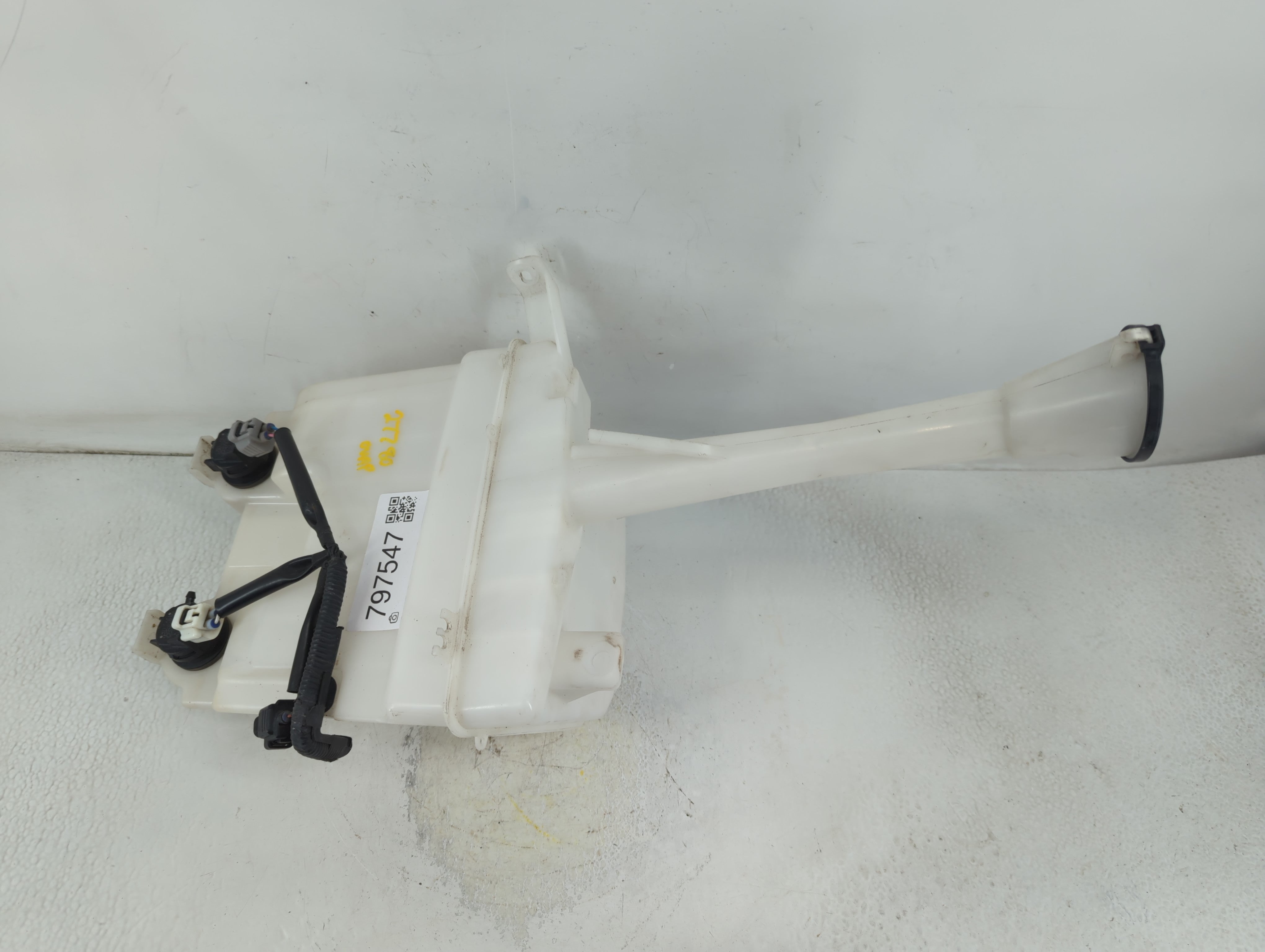 2009-2010 Pontiac Vibe Windshield Washer Fluid Reservoir Bottle Oem - Oemusedautoparts1.com