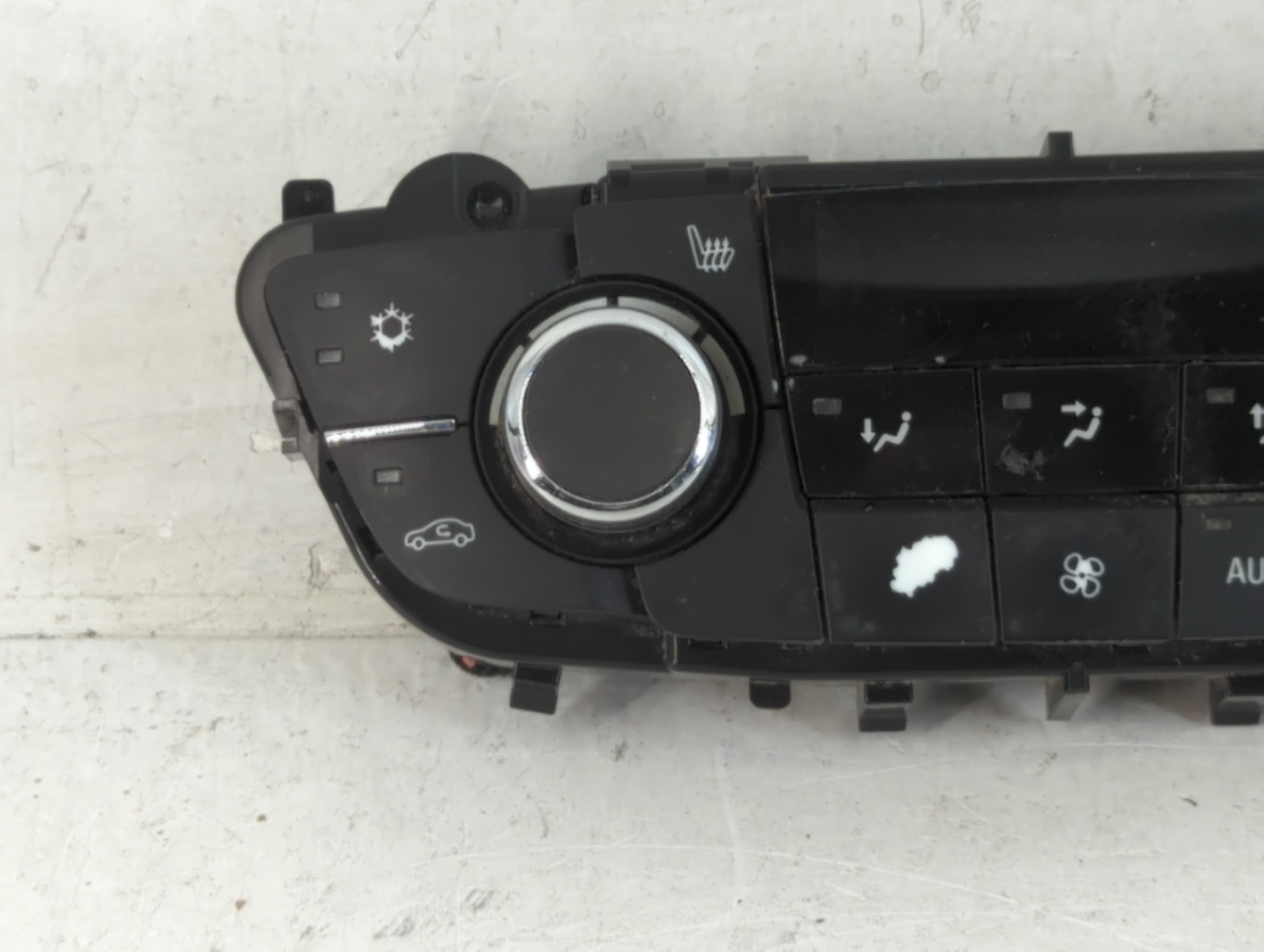 2012-2013 Buick Regal Climate Control Module Temperature AC/Heater Replacement P/N:25951146 Fits Fits 2012 2013 OEM Used Auto Parts - Oemusedautoparts1.com