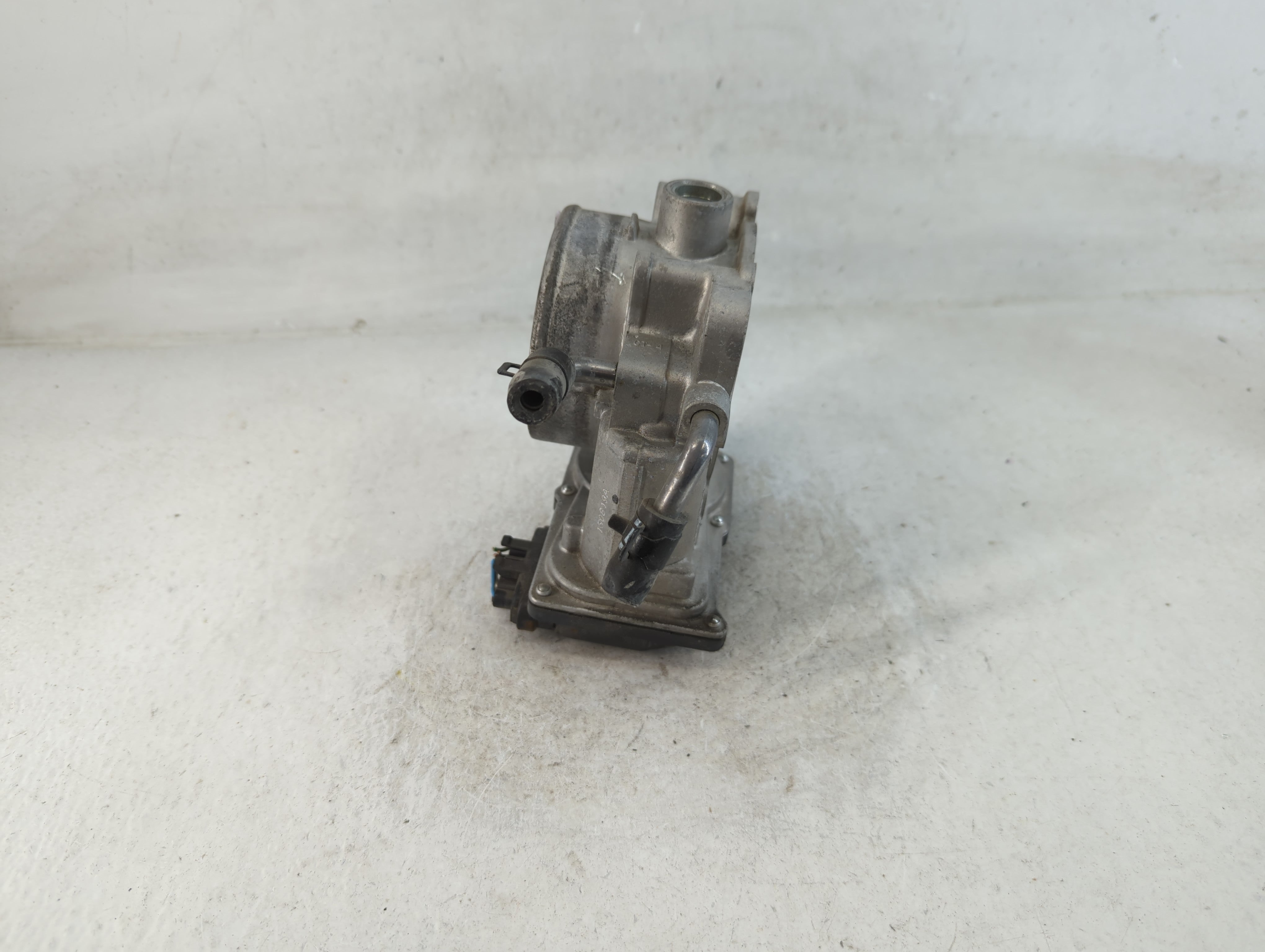 2013-2016 Hyundai Genesis Throttle Body P/N:35100-3CAB0 Fits Fits 2013 2014 2015 2016 OEM Used Auto Parts - Oemusedautoparts1.com