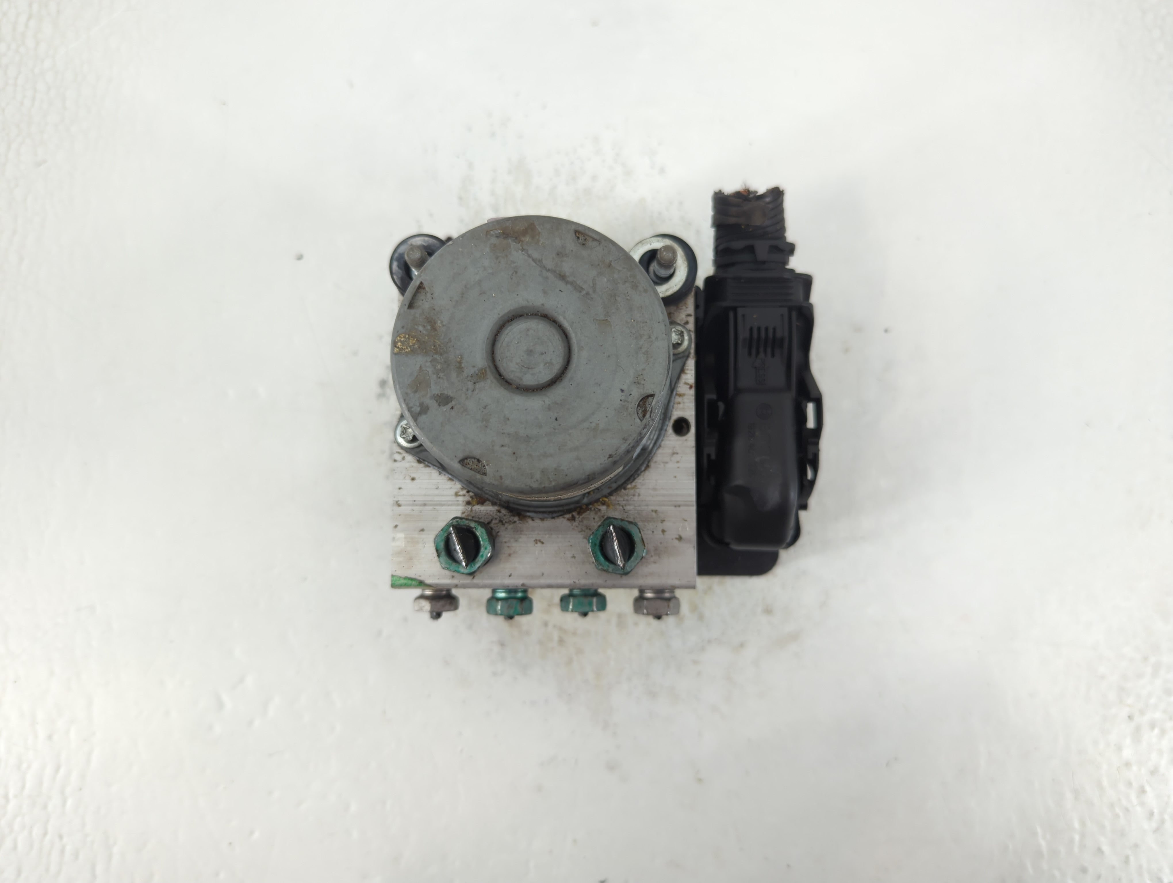 2019-2021 Chevrolet Malibu ABS Pump Control Module Replacement P/N:065055766 2450402000, 8450 2888 Fits Fits 2019 2020 2021 OEM Used Auto Parts - Oemusedautoparts1.com