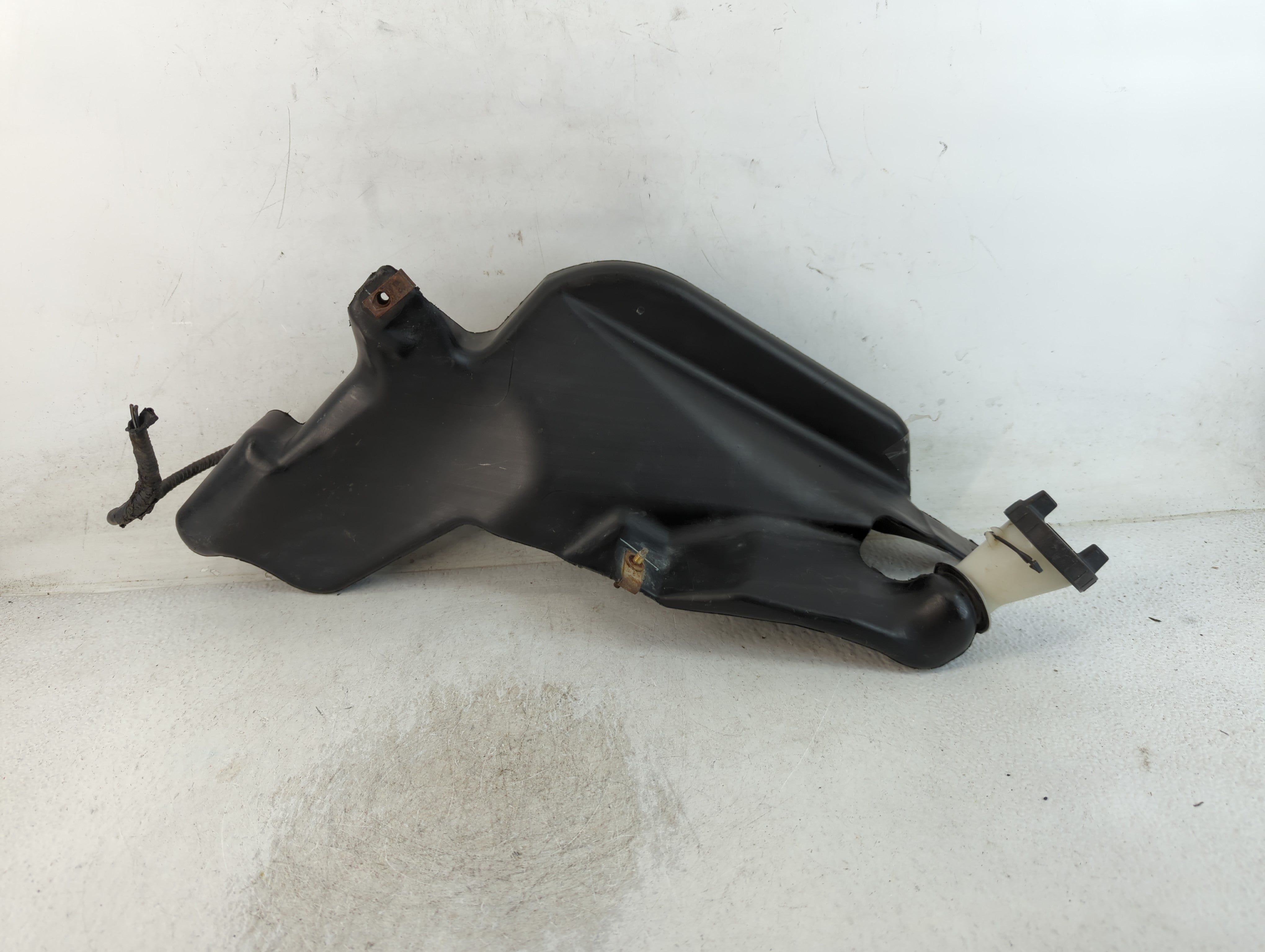1997-2007 Ford Taurus Windshield Washer Fluid Reservoir Bottle Oem - Oemusedautoparts1.com