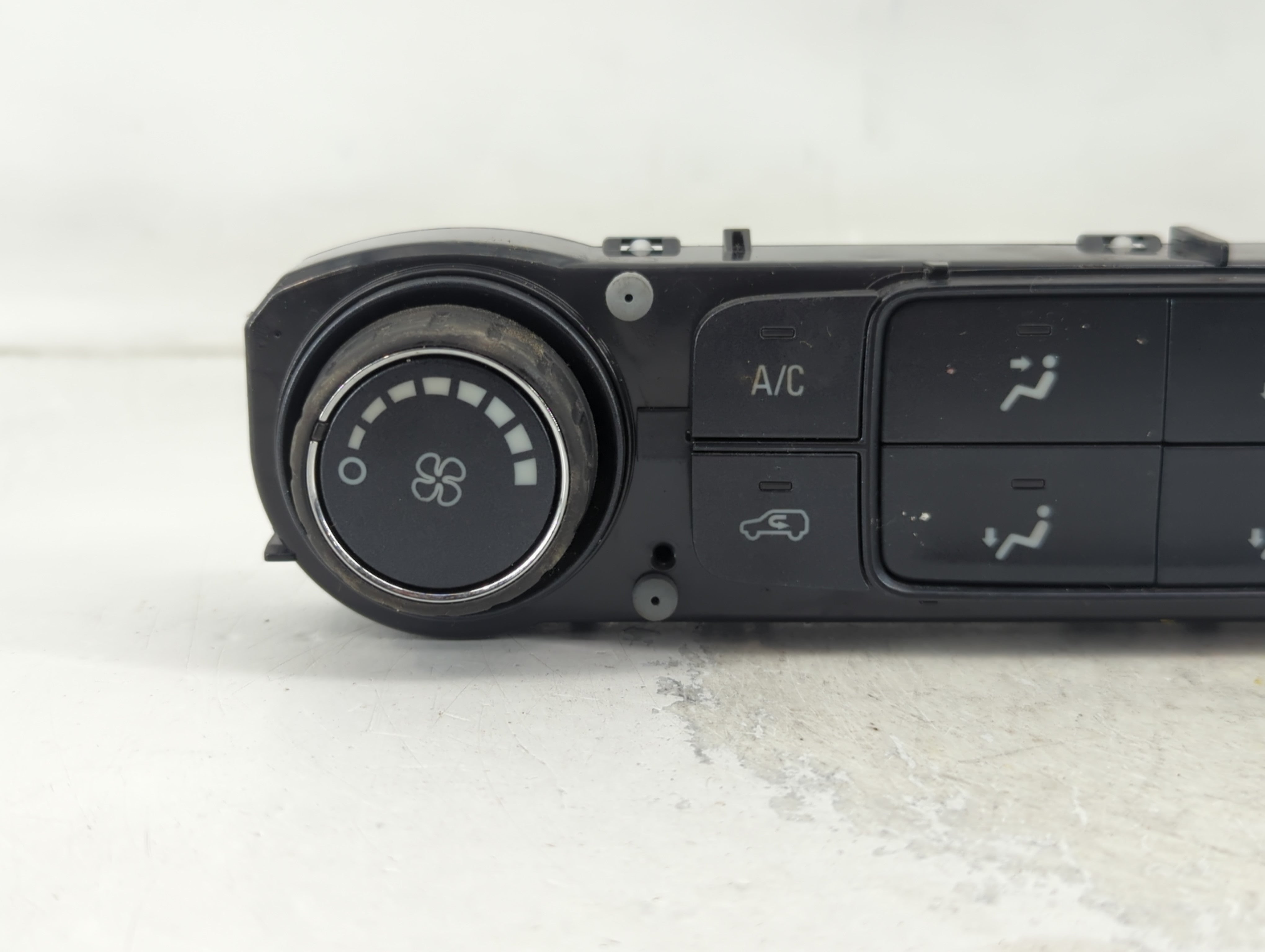 2017 Chevrolet Silverado 1500 Climate Control Module Temperature AC/Heater Replacement P/N:84164473 Fits OEM Used Auto Parts - Oemusedautoparts1.com