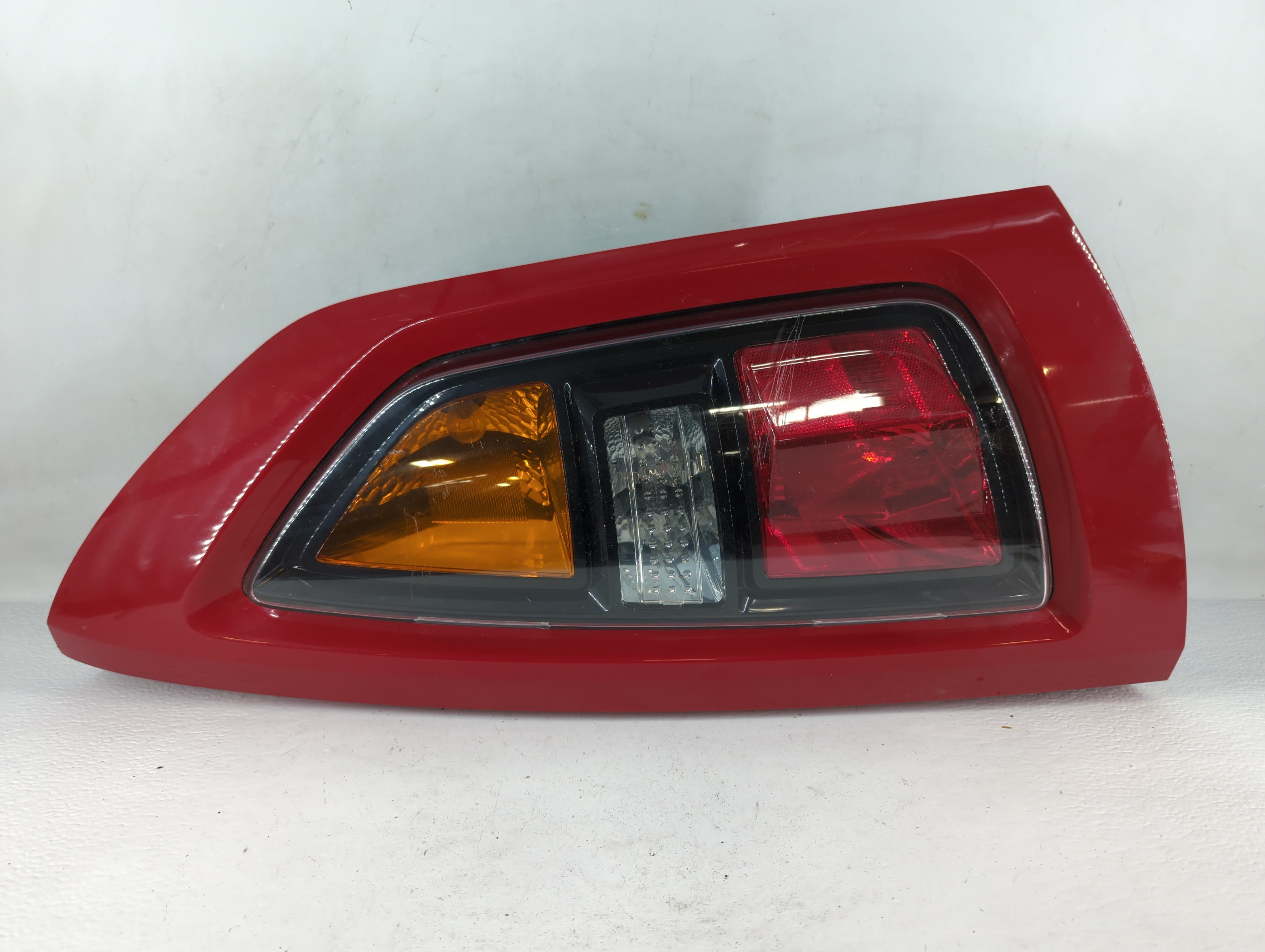 2010-2011 Kia Soul Tail Light Assembly Passenger Right OEM P/N:92402-2K0 Fits Fits 2010 2011 OEM Used Auto Parts - Oemusedautoparts1.com