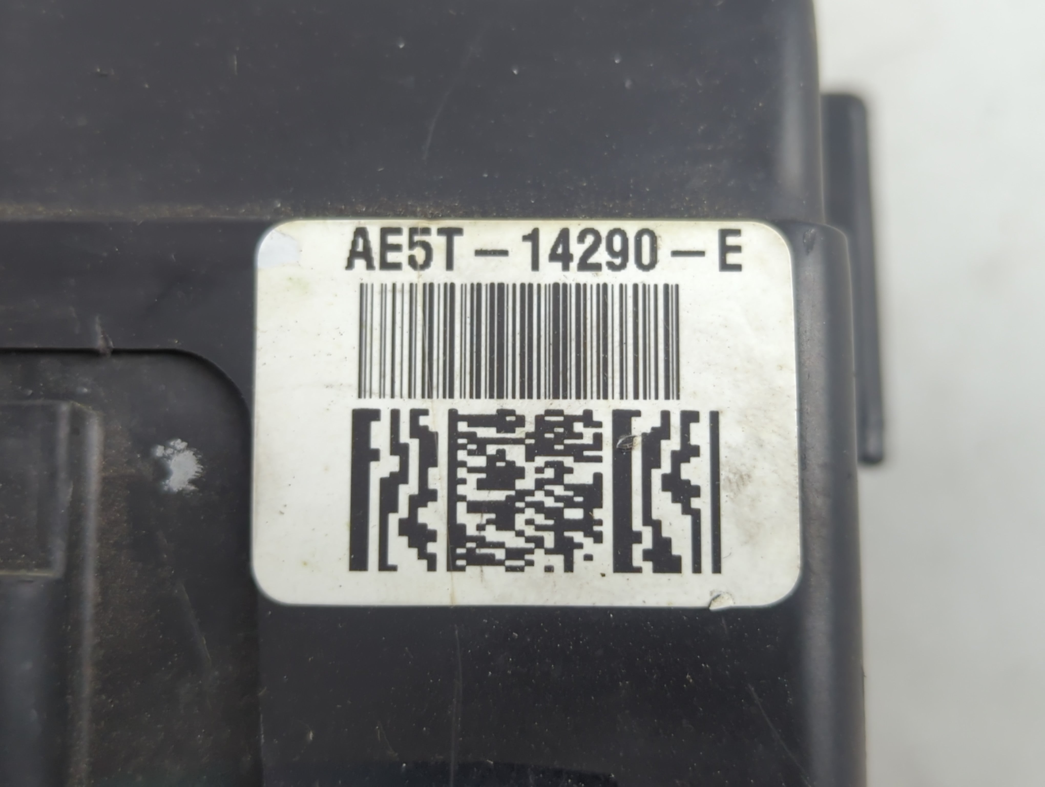 2010-2012 Ford Fusion Fusebox Fuse Box Panel Relay Module P/N:AE5T-14290-E Fits Fits 2010 2011 2012 OEM Used Auto Parts - Oemusedautoparts1.com