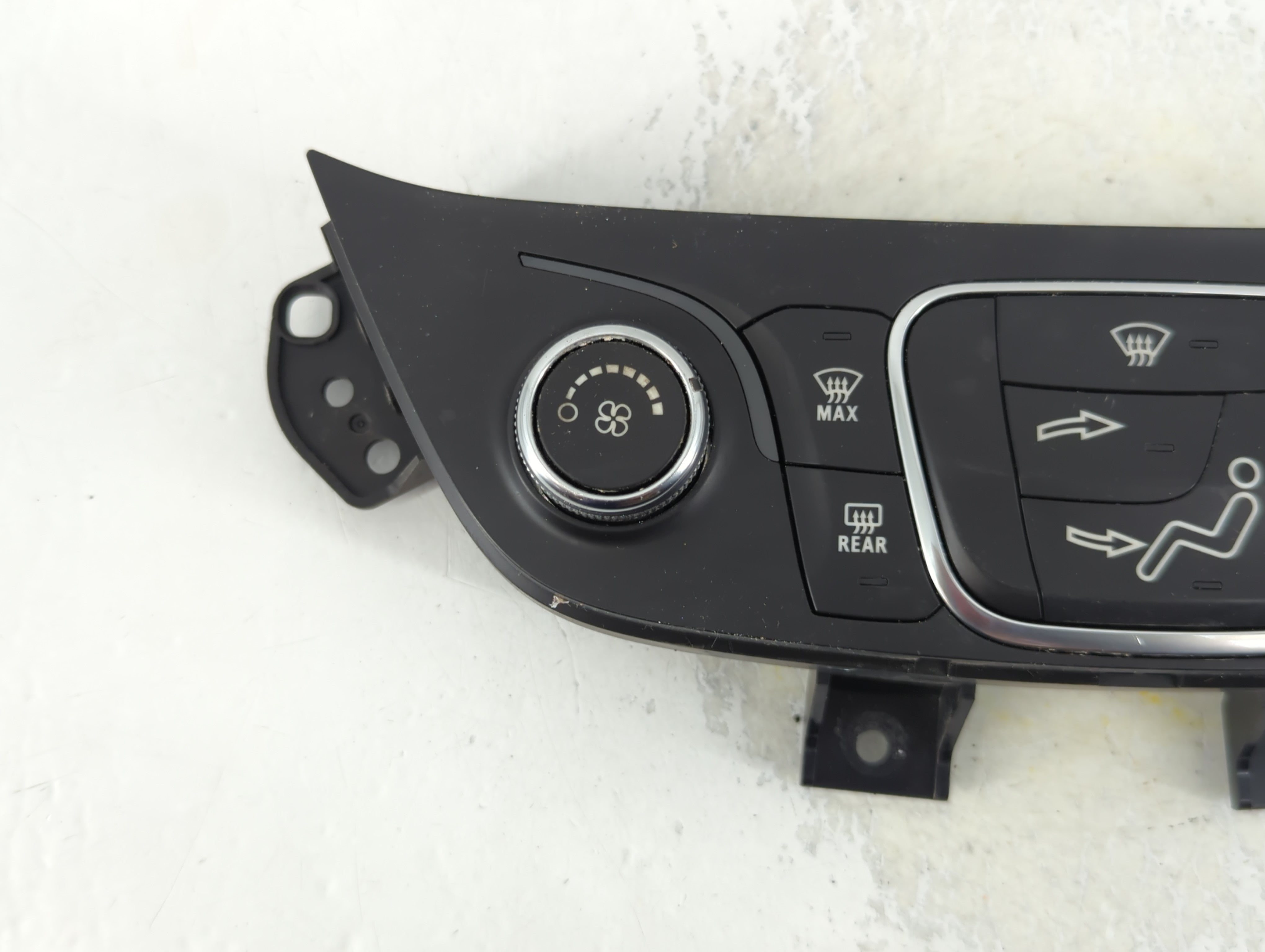 2019-2021 Chevrolet Equinox Climate Control Module Temperature AC/Heater Replacement P/N:84422503 Fits Fits 2019 2020 2021 OEM Used Auto Parts - Oemusedautoparts1.com